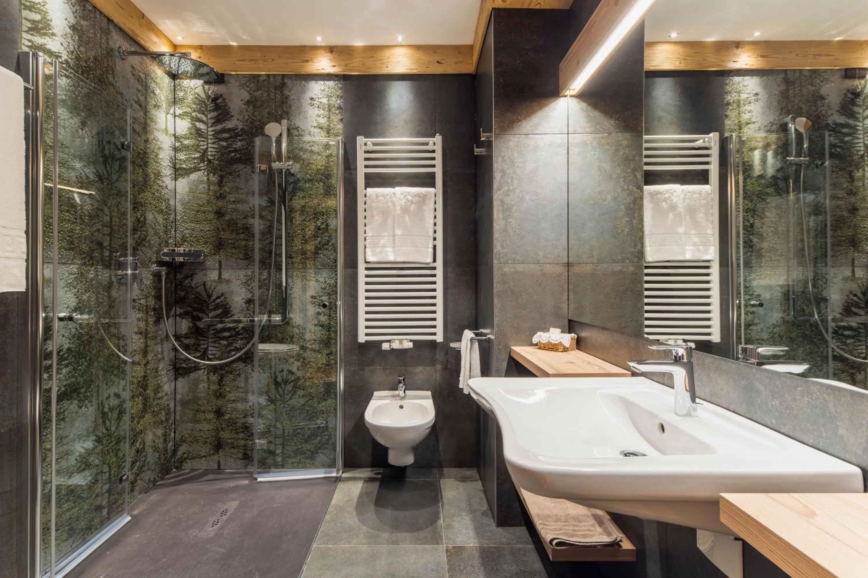 Bathroom in Hotel Columbia & Spa