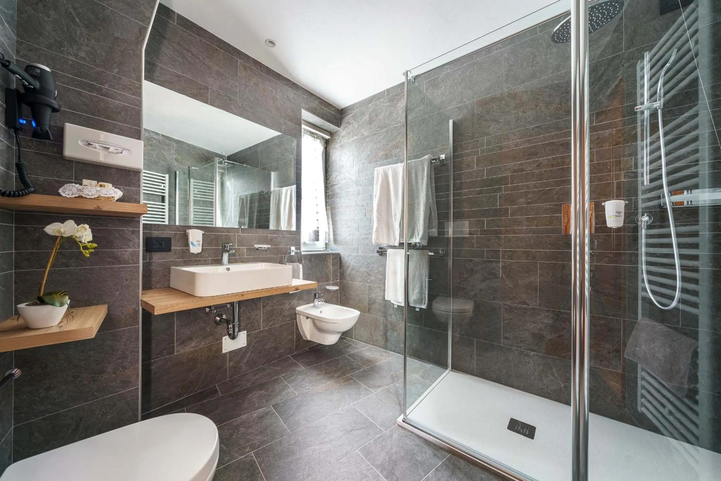 Bathroom in Hotel Columbia & Spa