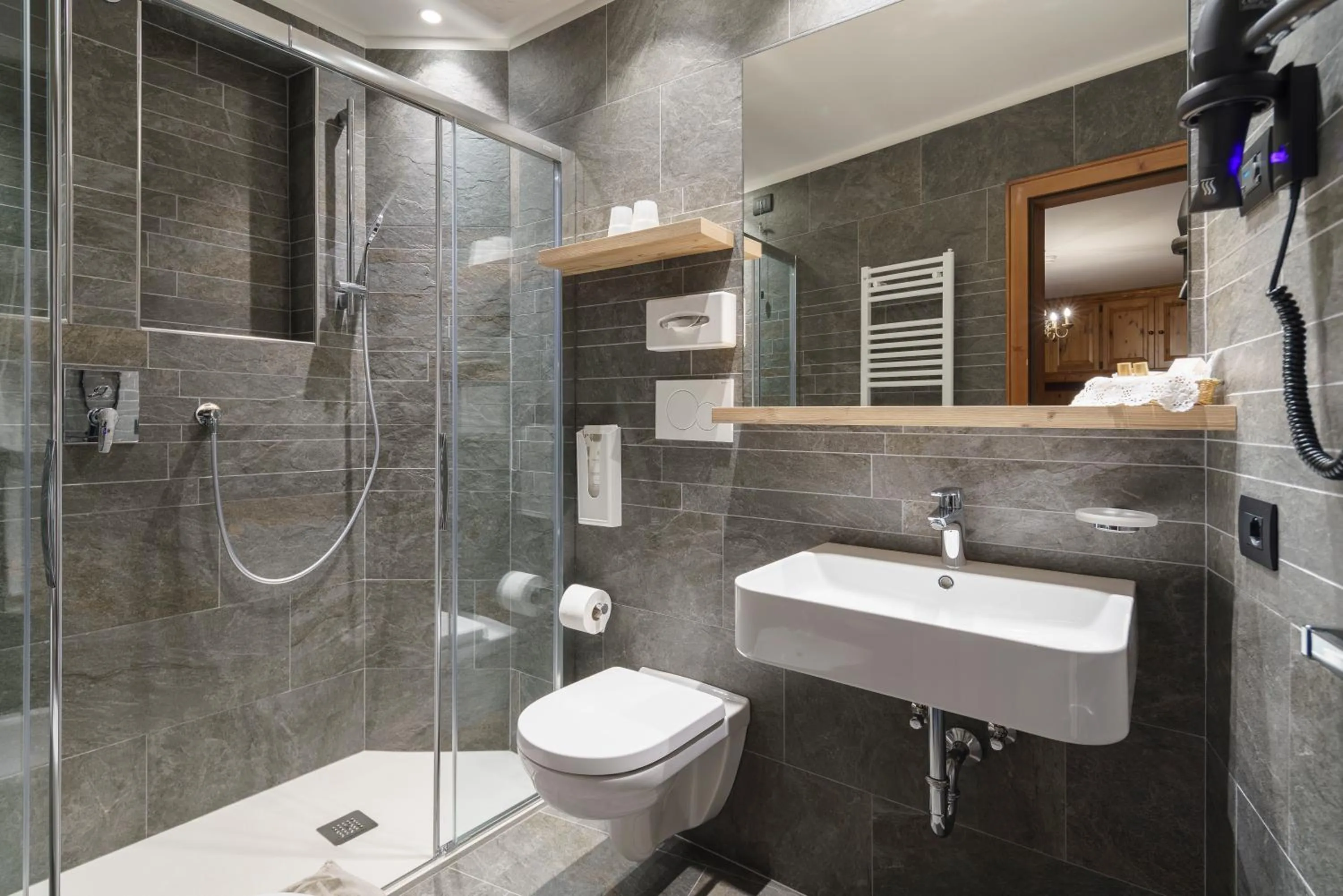 Bathroom in Hotel Columbia & Spa