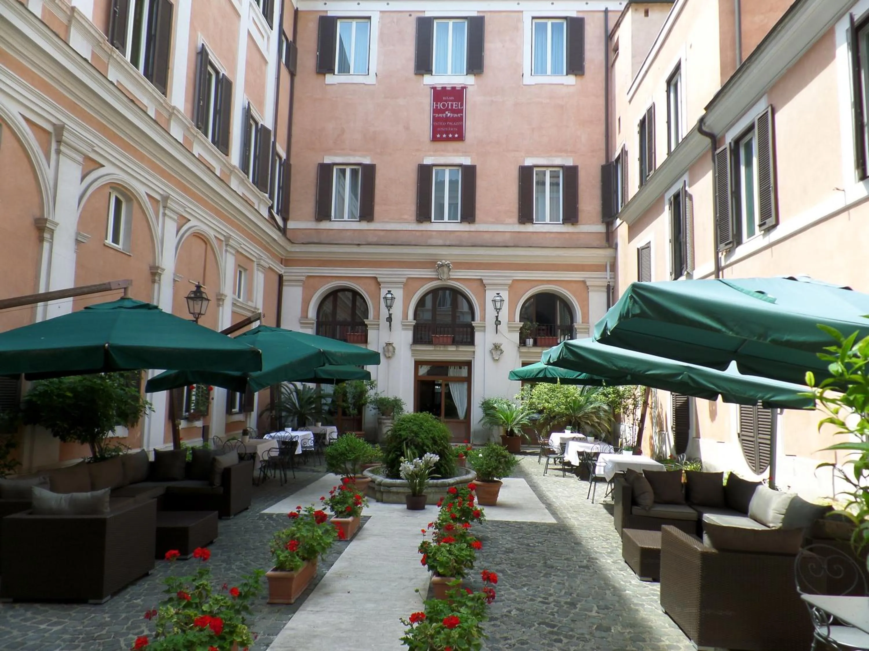 Patio in Relais Hotel Antico Palazzo Rospigliosi