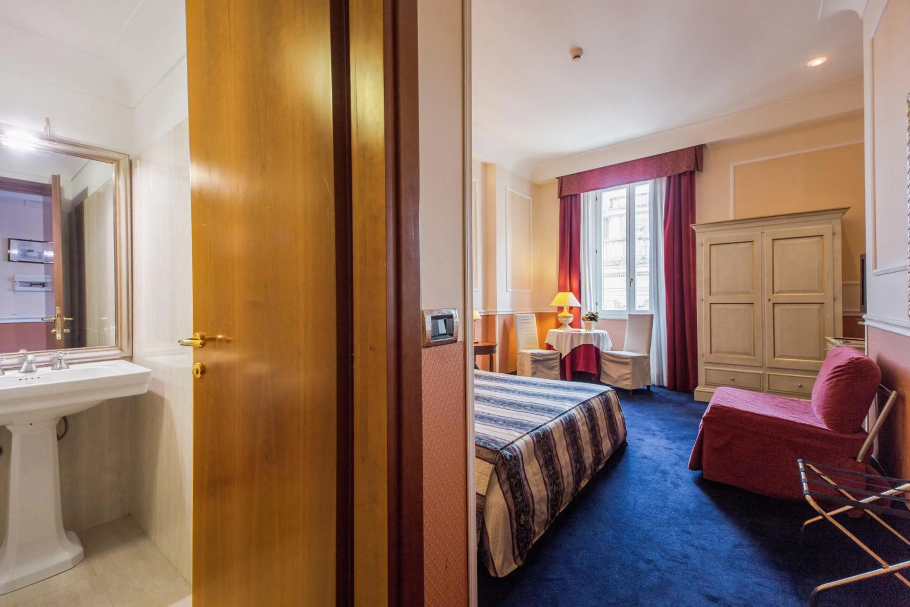 Day, Bed in Relais Hotel Antico Palazzo Rospigliosi