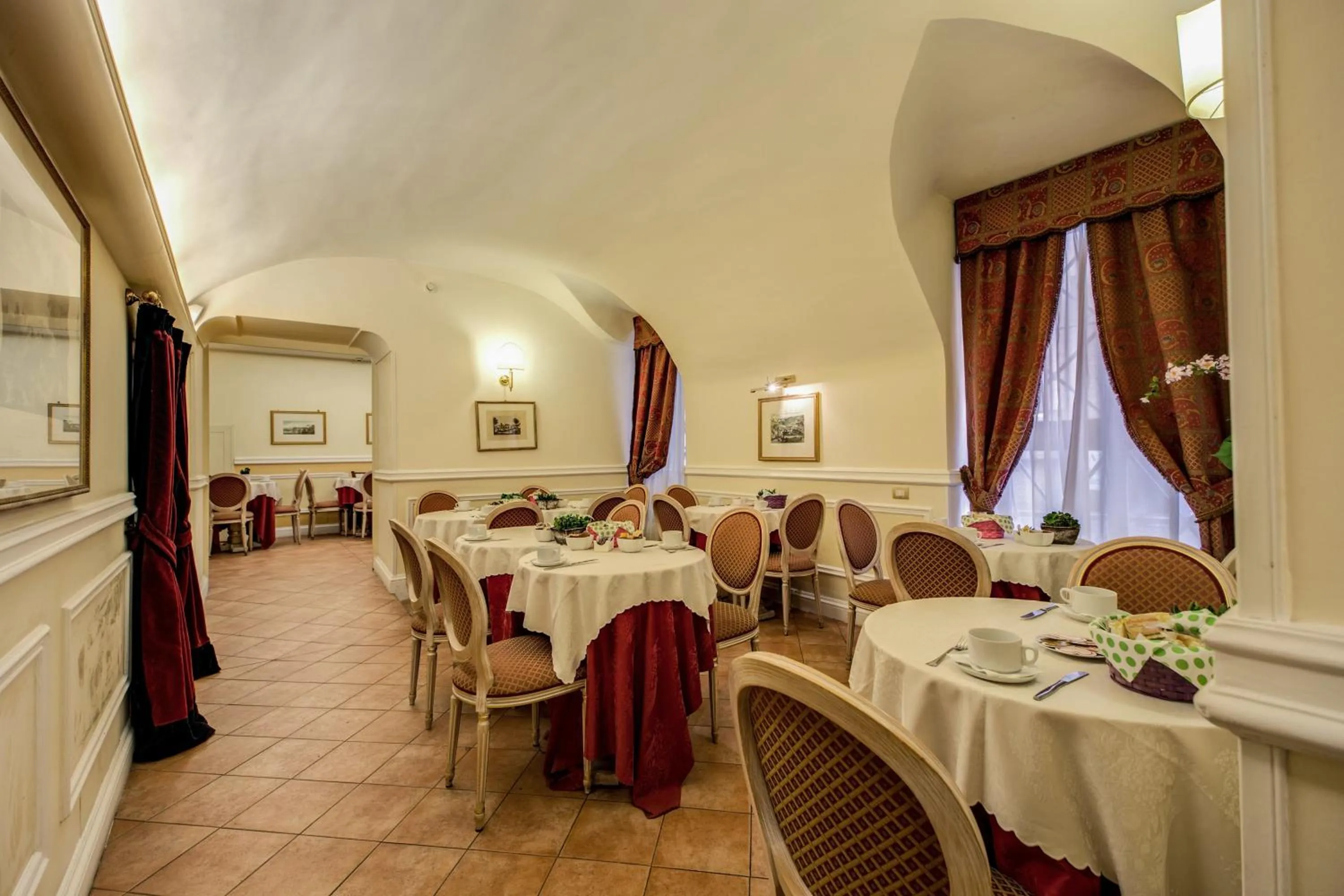 Restaurant/places to eat in Relais Hotel Antico Palazzo Rospigliosi