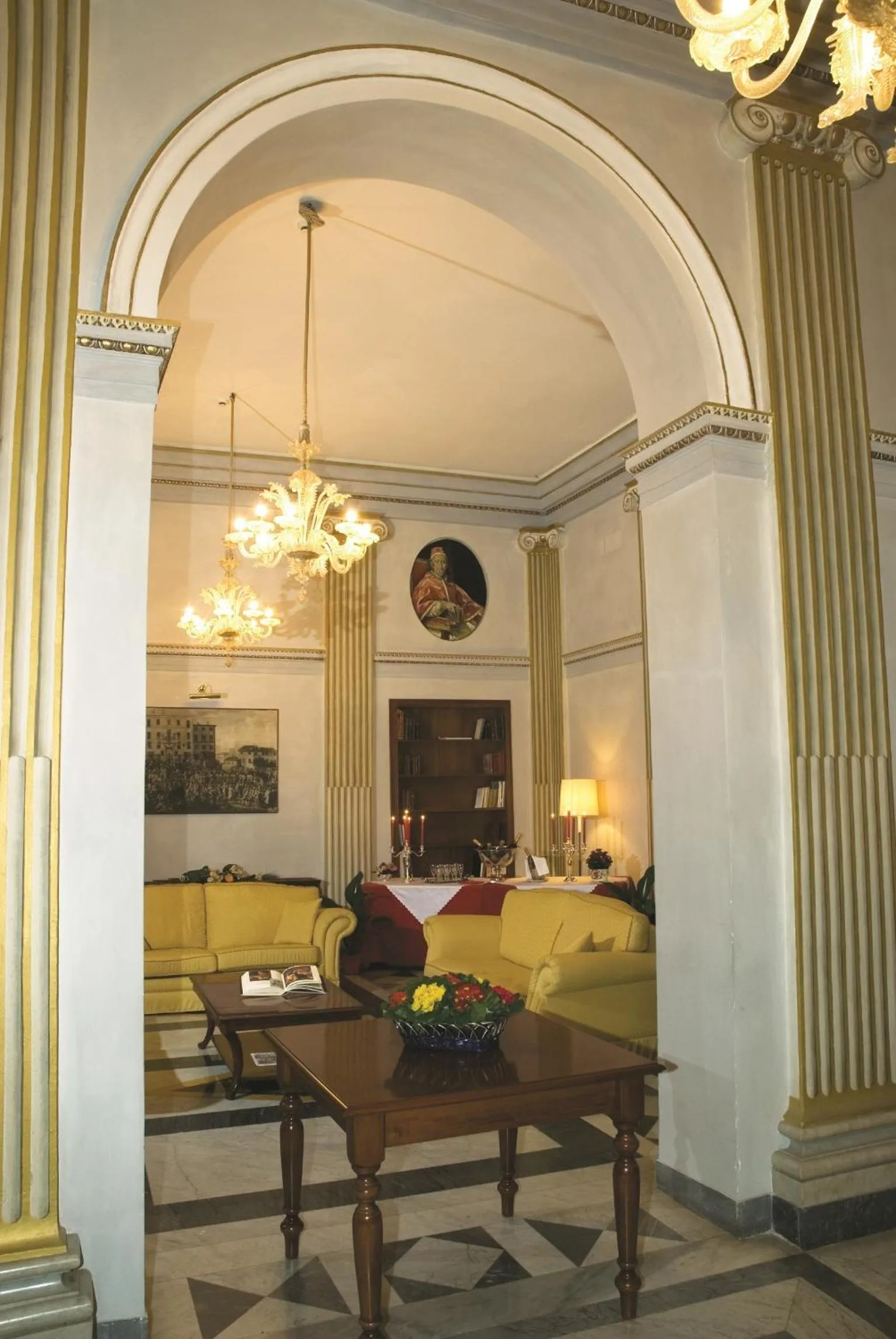 Communal lounge/ TV room in Relais Hotel Antico Palazzo Rospigliosi