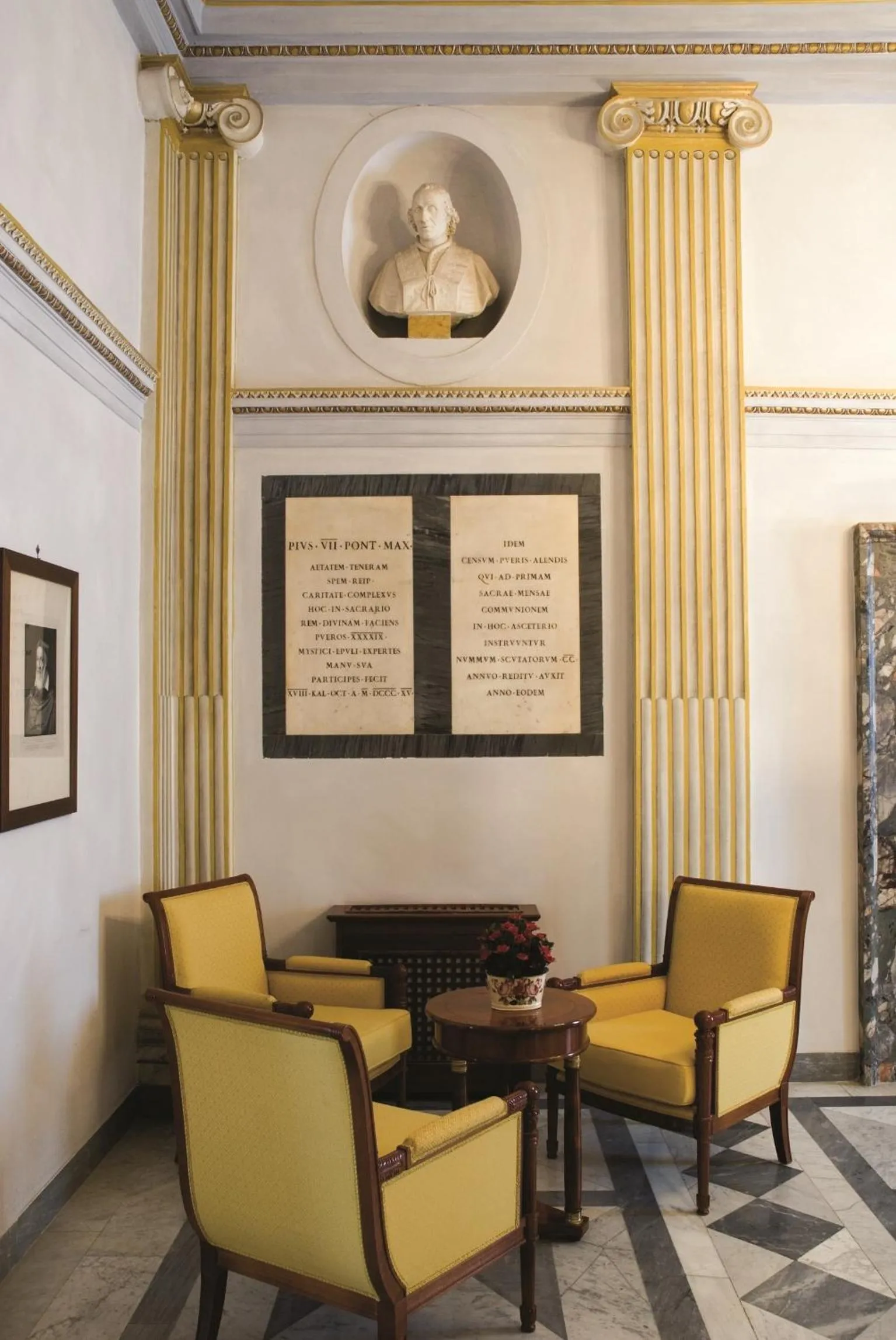 Lobby or reception in Relais Hotel Antico Palazzo Rospigliosi