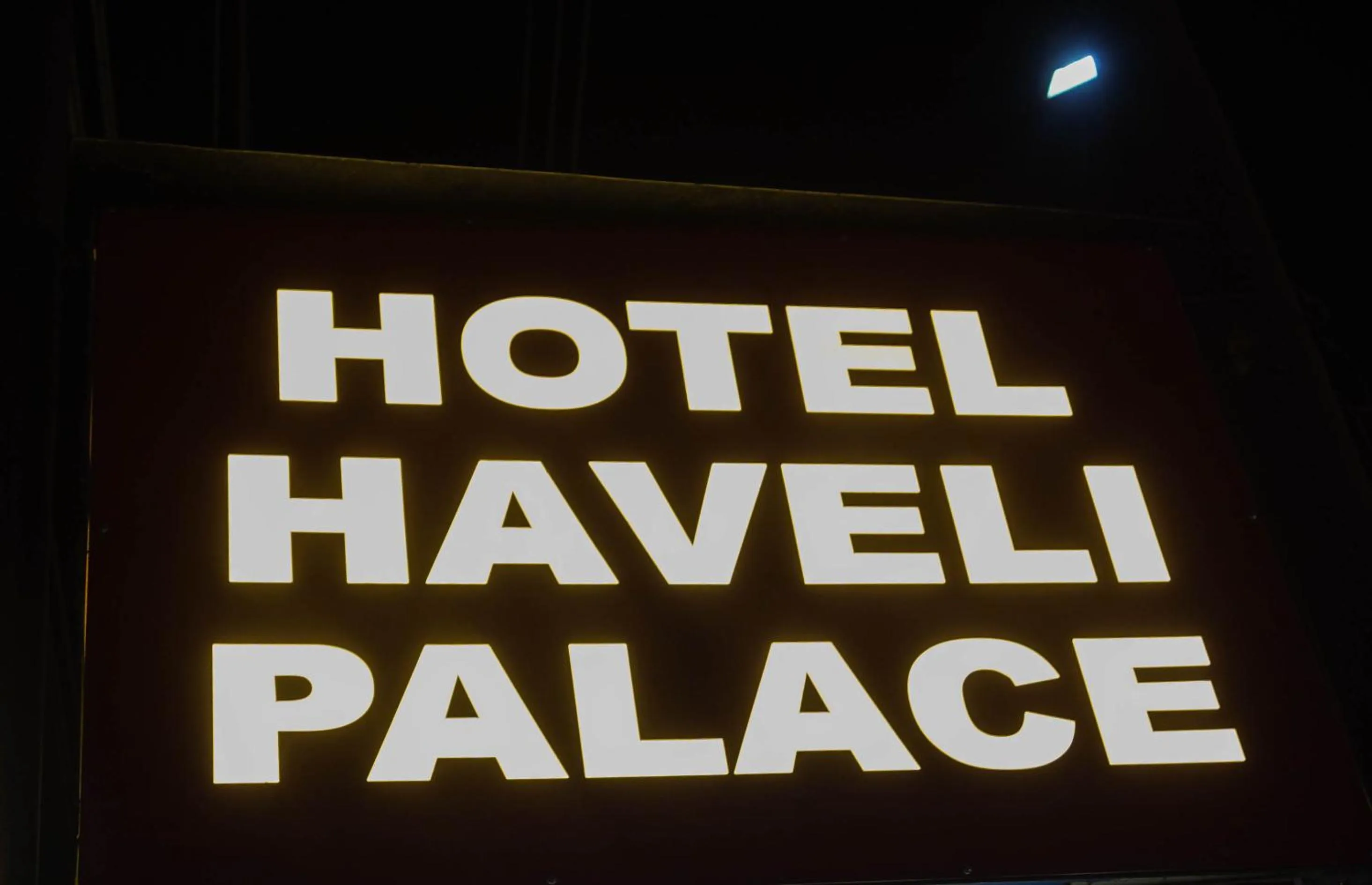 Text overlay in Hotel Haveli Palace
