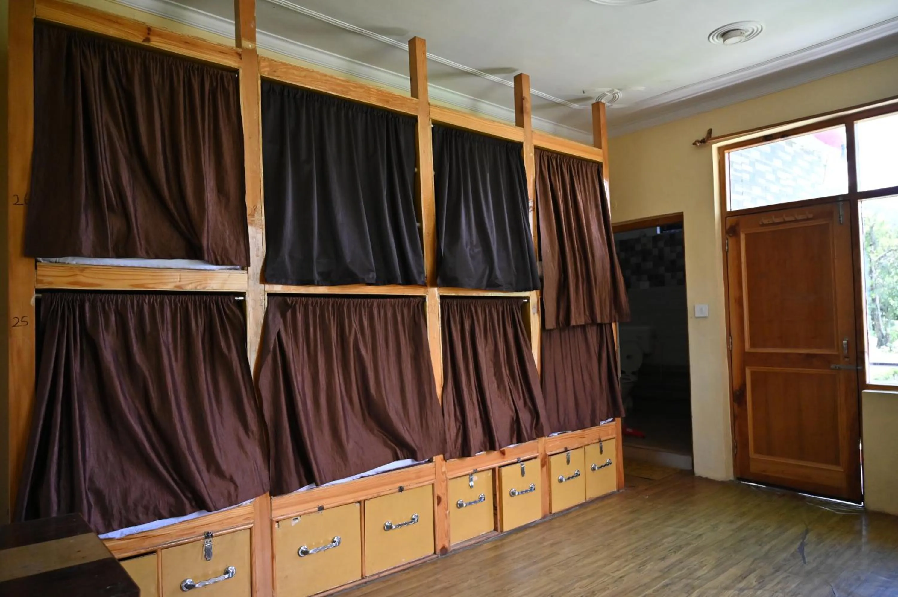 bunk bed in indian backpackers hostel