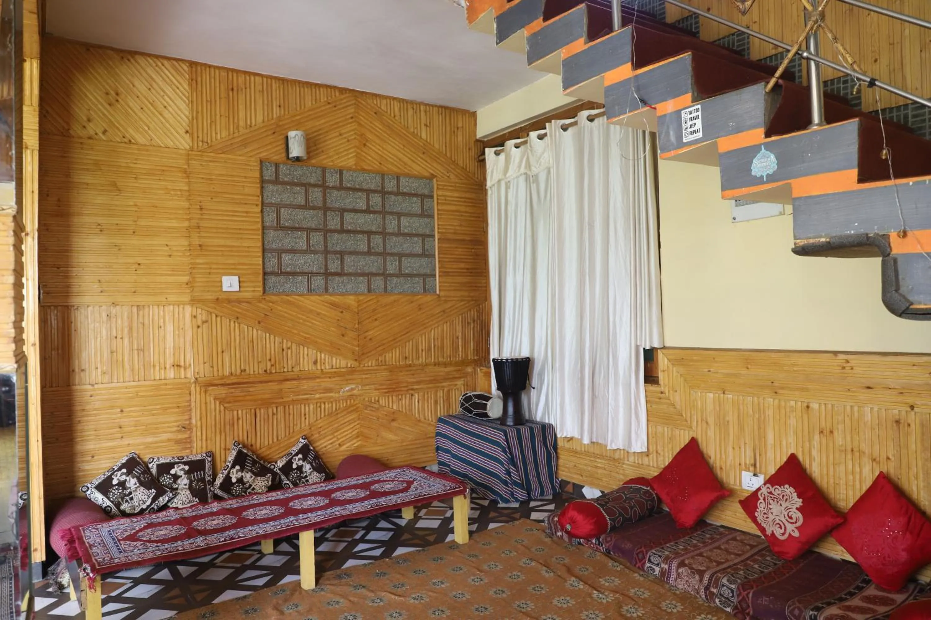 Lobby or reception in indian backpackers hostel