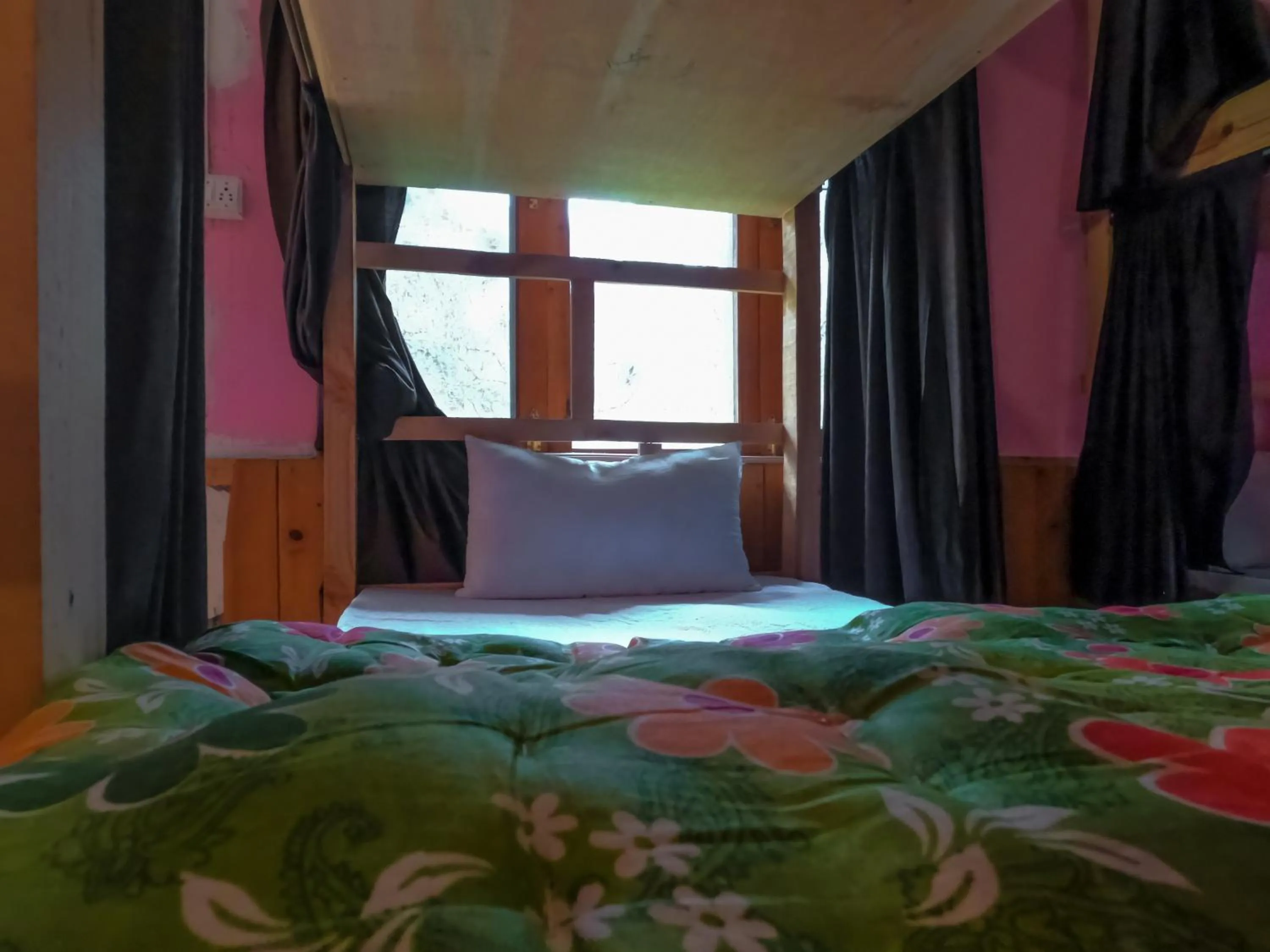 Bed in indian backpackers hostel