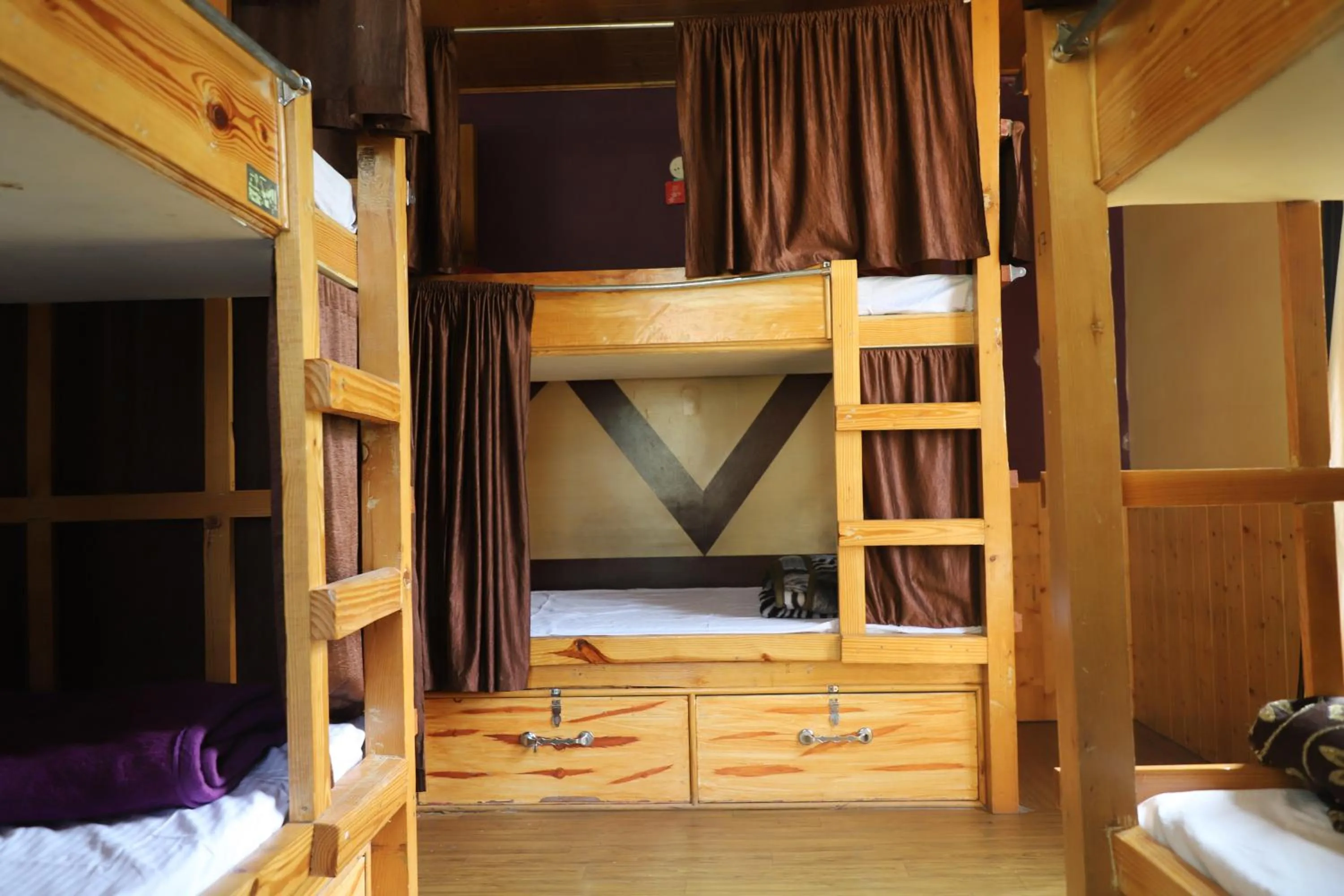 bunk bed, Bed in indian backpackers hostel