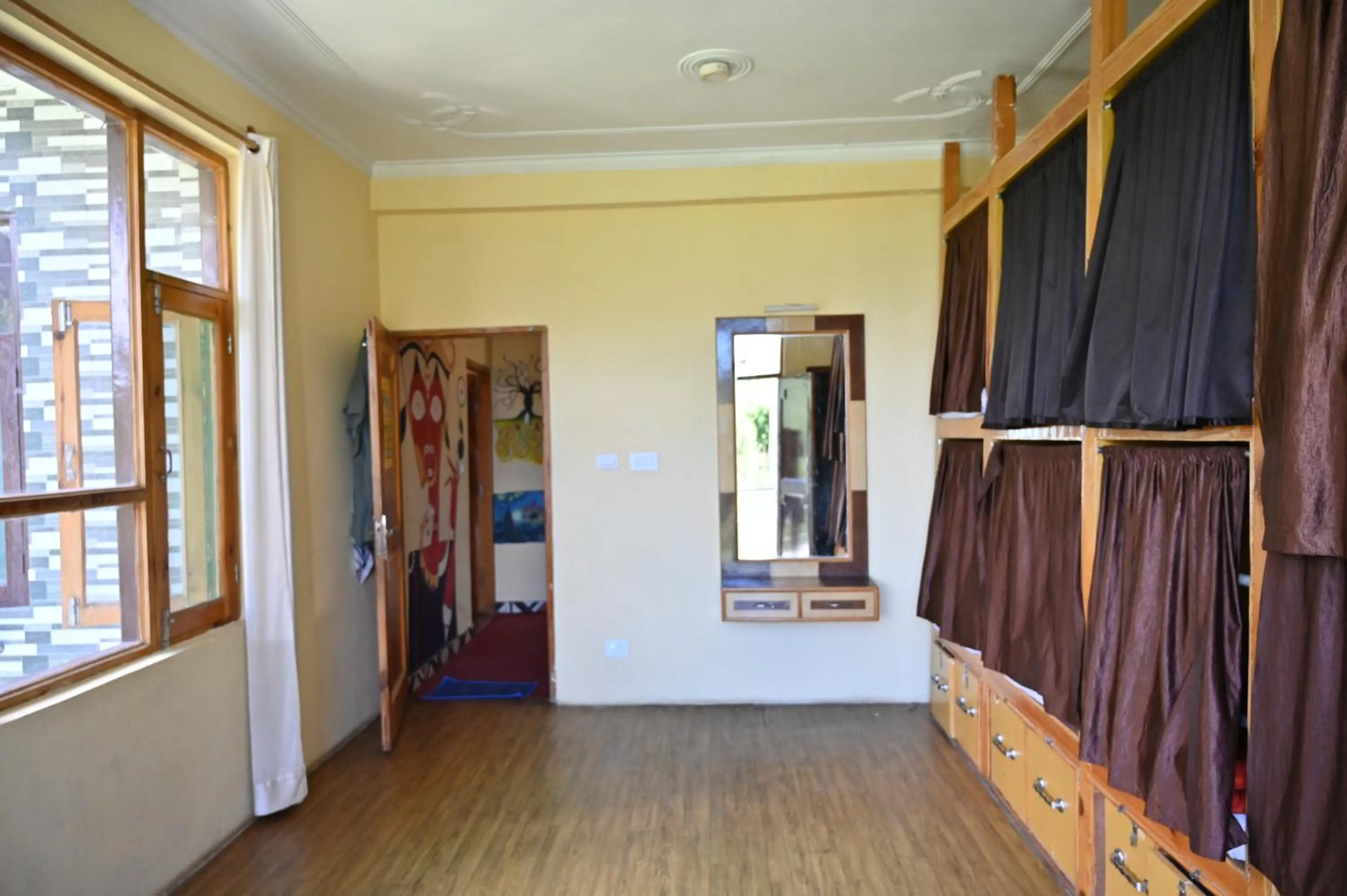 bunk bed in indian backpackers hostel