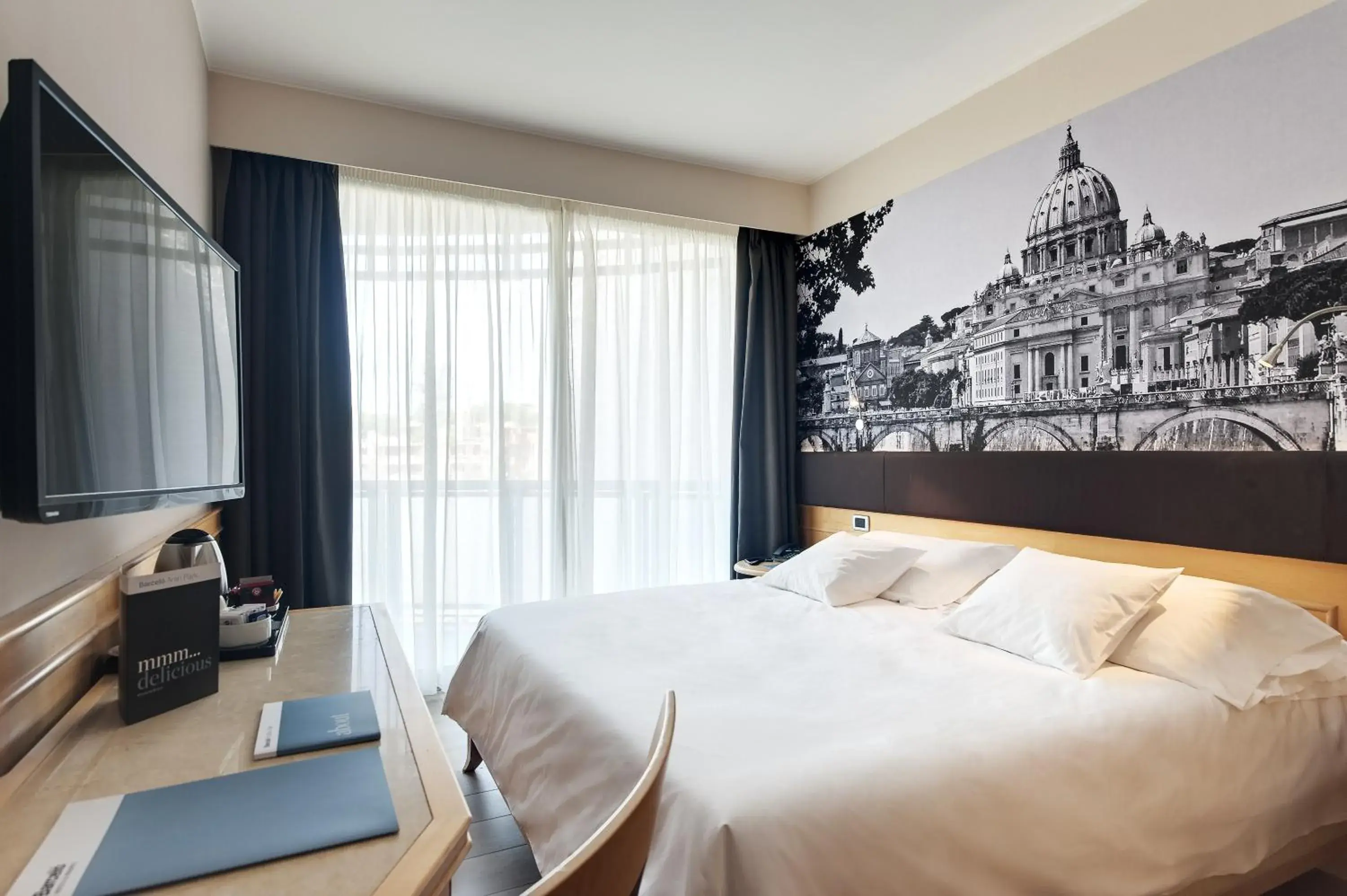 Executive Room with Balcony in Occidental Aran Park Executive Room with Balcony in Occidental Aran Park