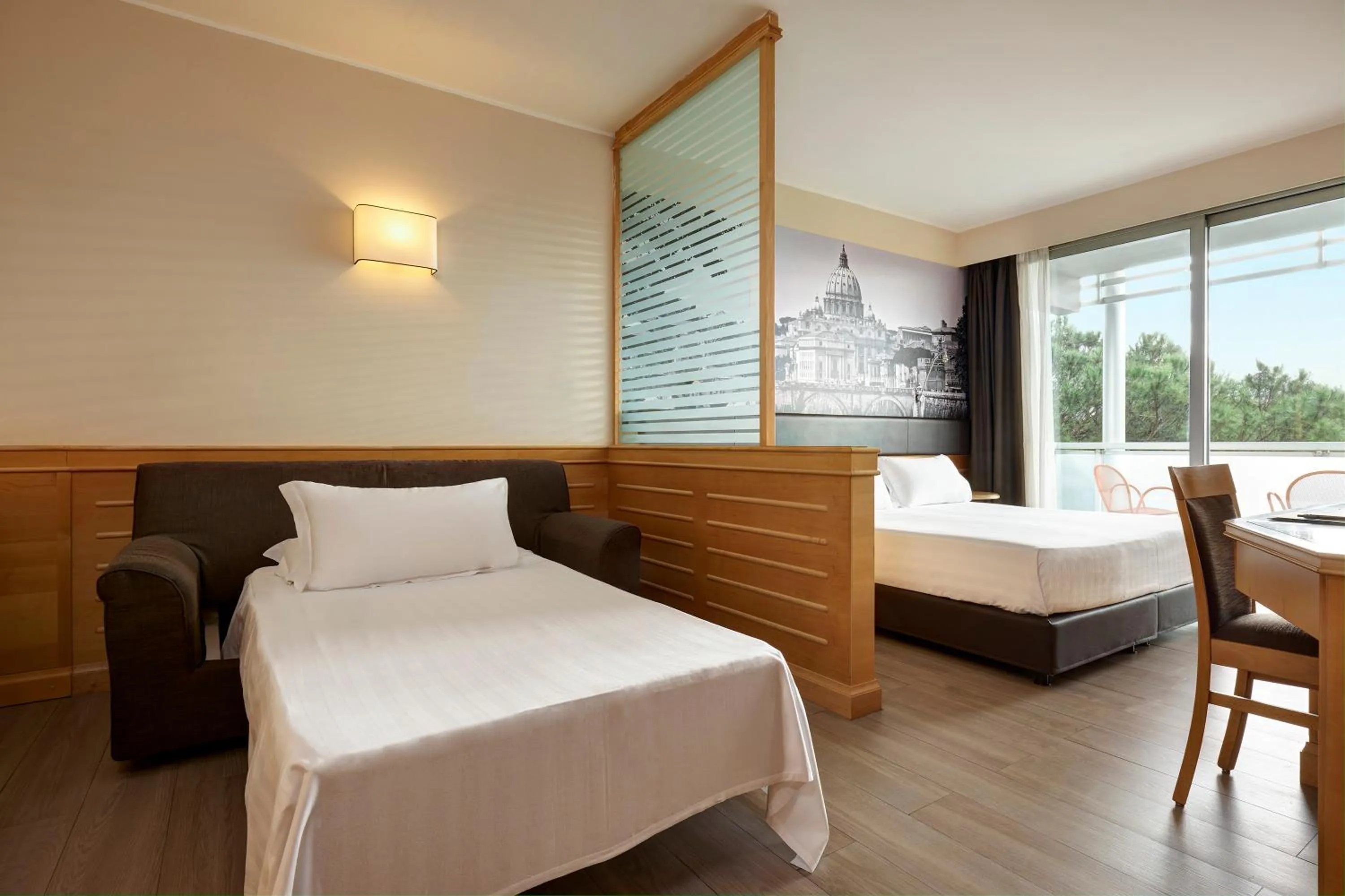 Bedroom, Bed in Occidental Aran Park