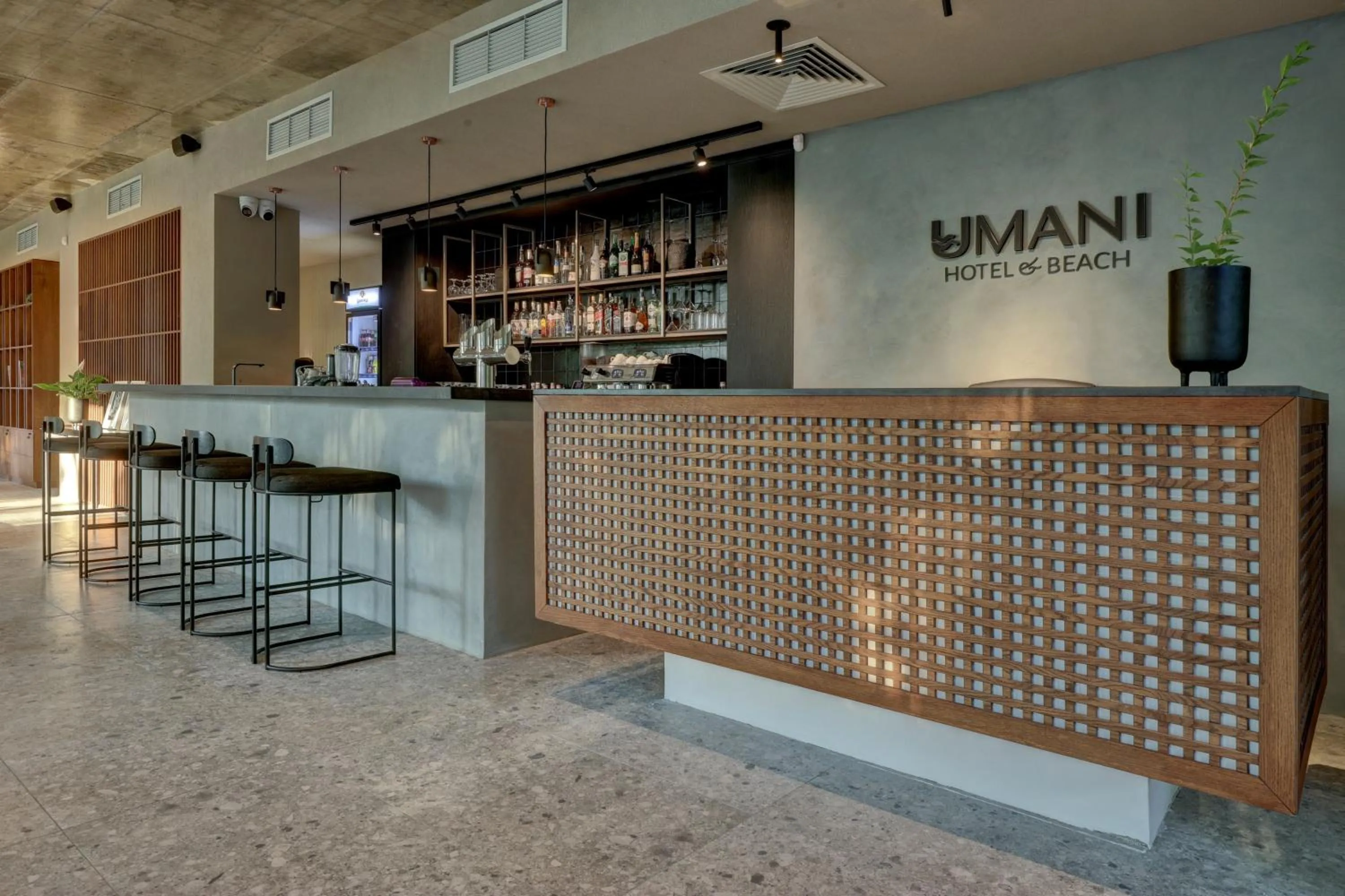 Lobby or reception in Umani Hotel - Free Beach - Free Parking