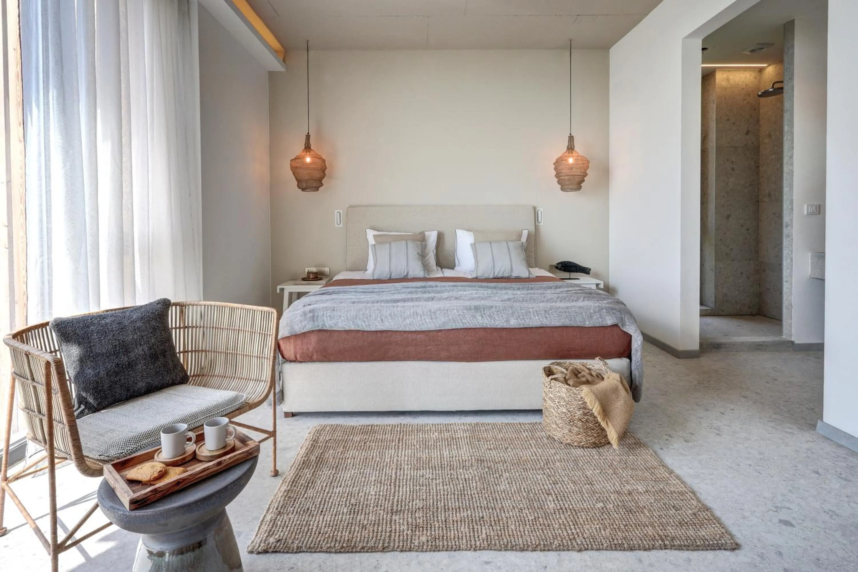 Bed in Umani Hotel - Free Beach - Free Parking