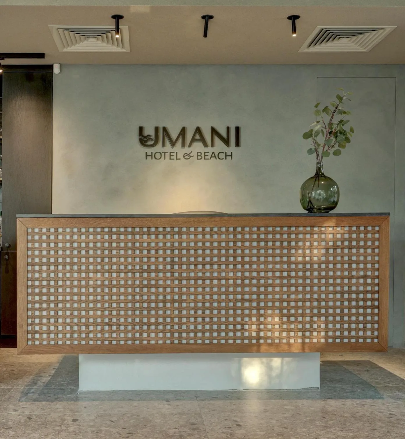 Lobby or reception in Umani Hotel - Free Beach - Free Parking