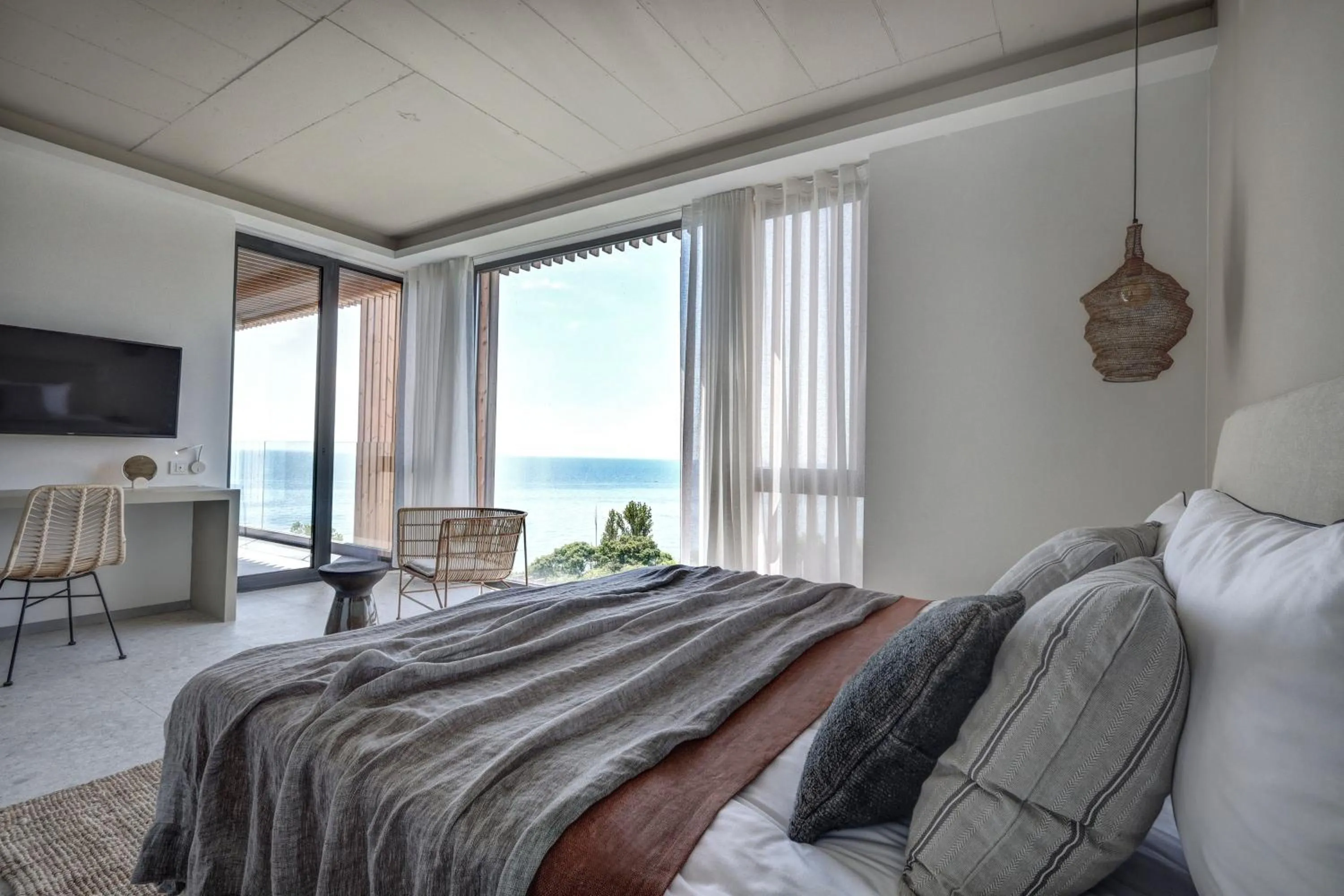 Bed in Umani Hotel - Free Beach - Free Parking