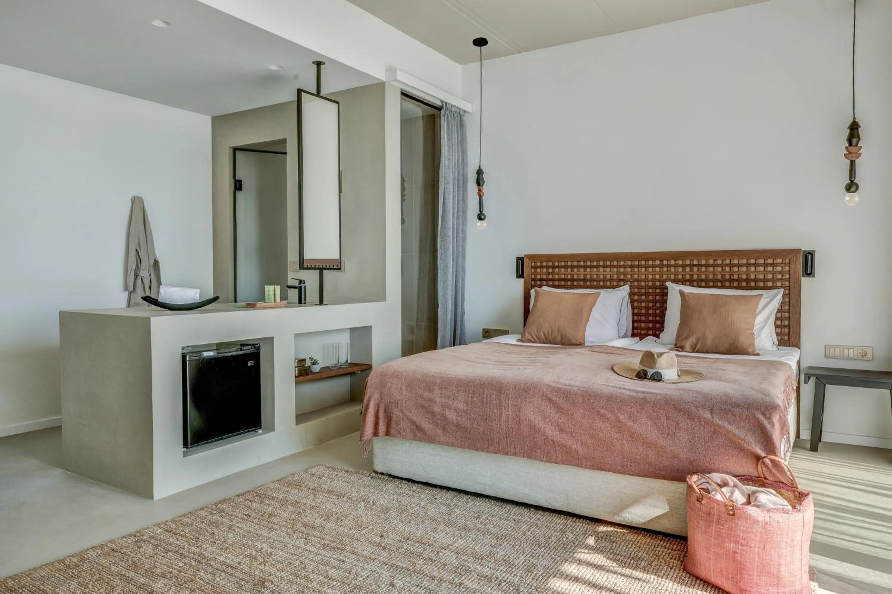 Bed in Umani Hotel - Free Beach - Free Parking