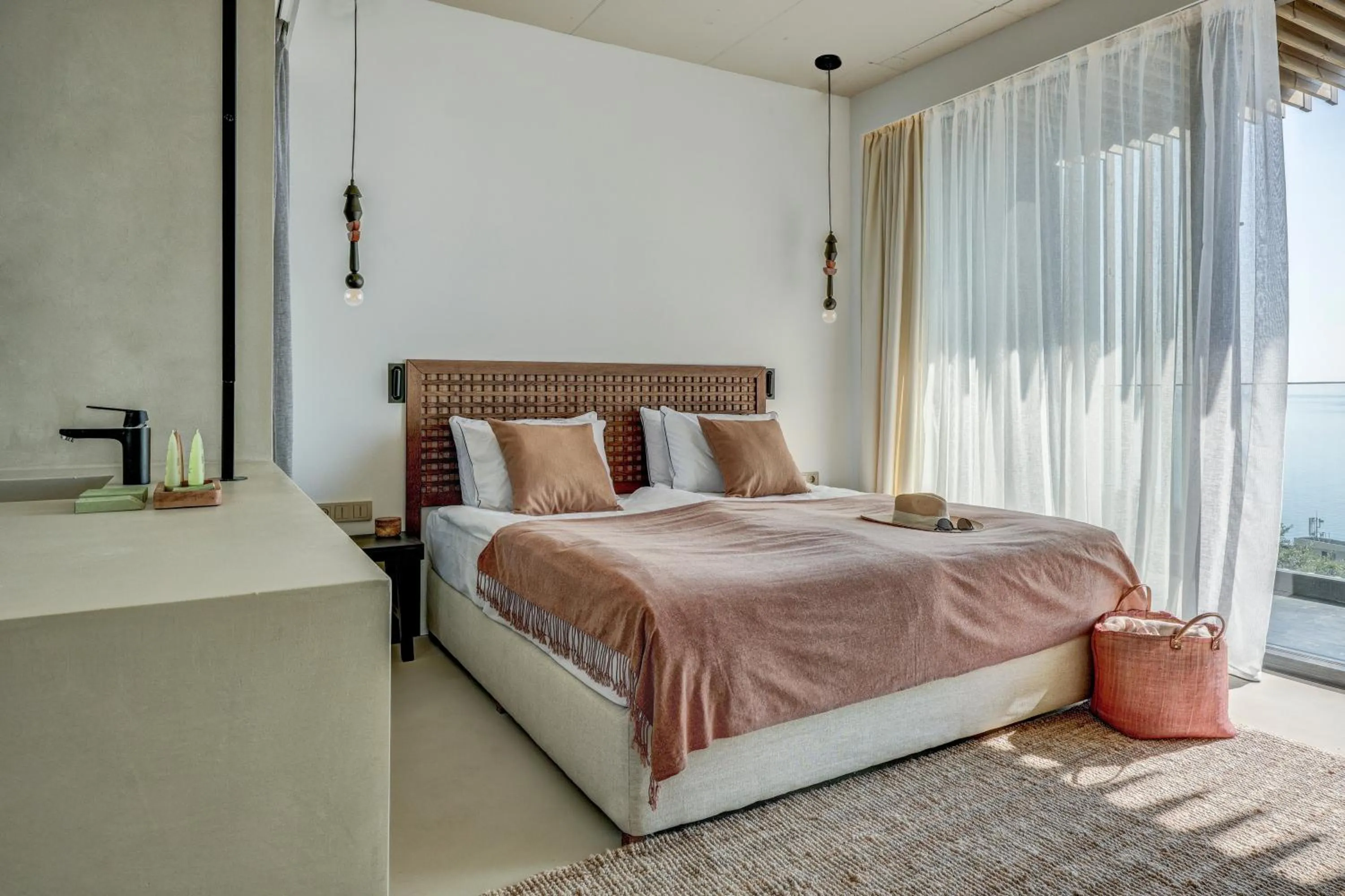 Bed in Umani Hotel - Free Beach - Free Parking