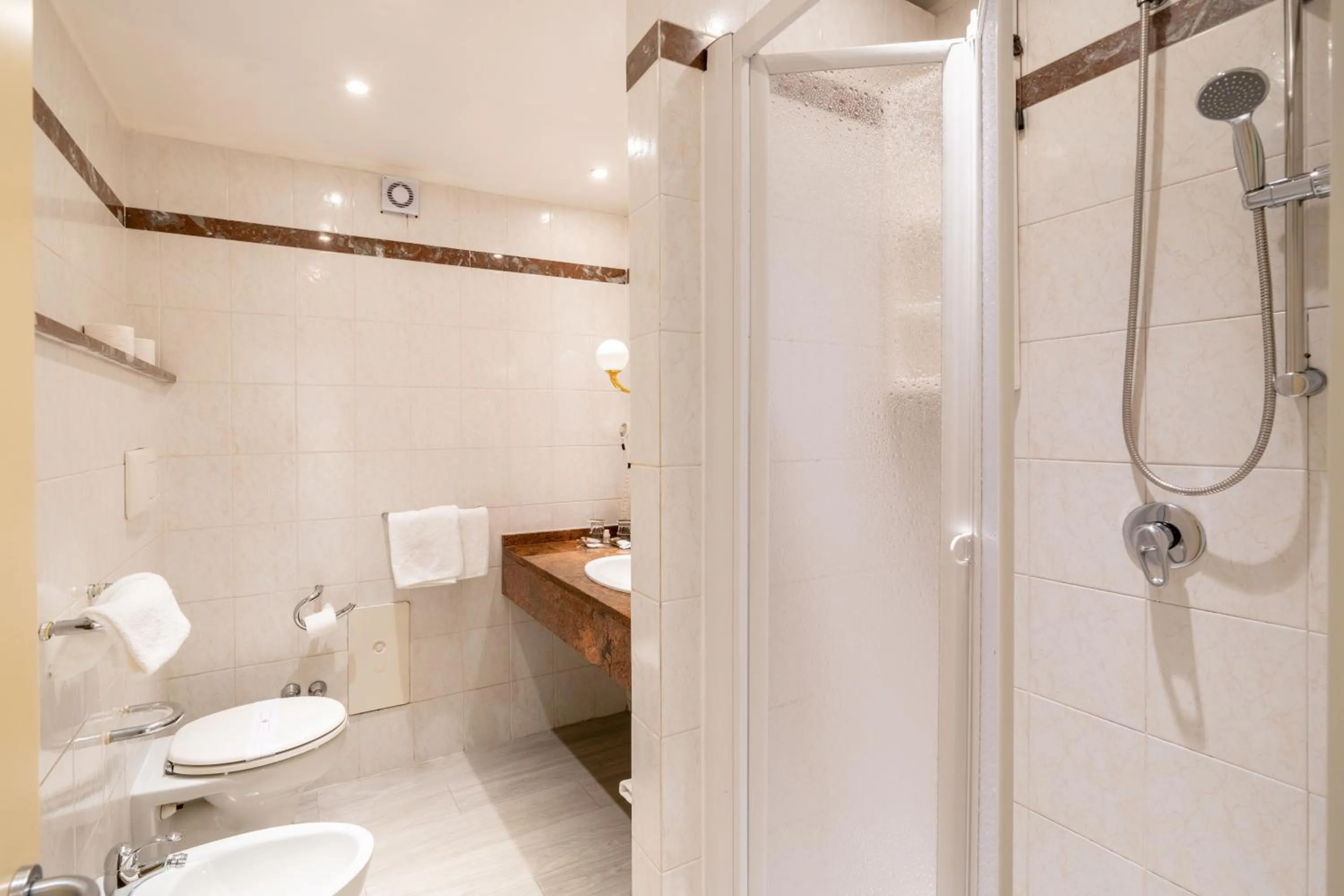 Shower in Hotel Manzoni Wellness&Spa