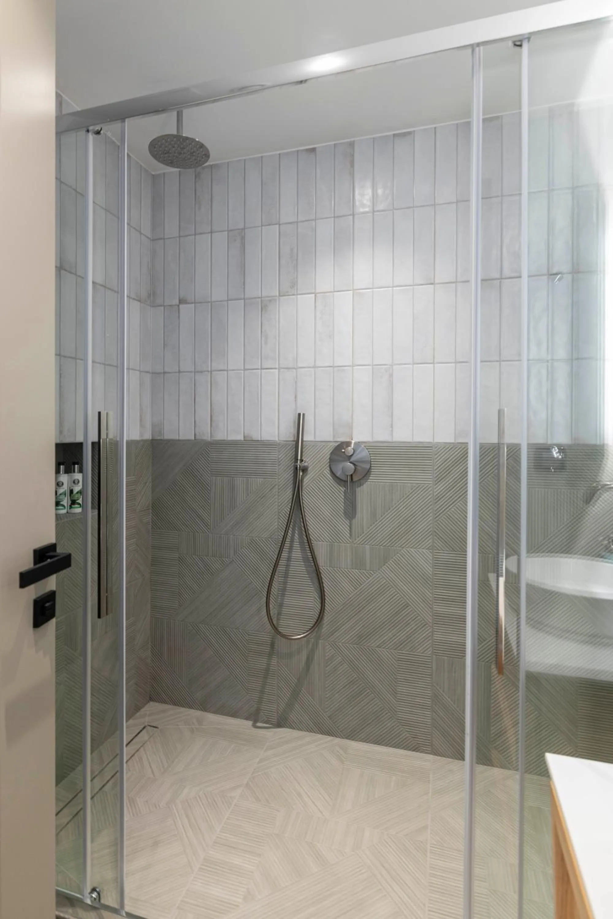 Shower in PAREA Athens