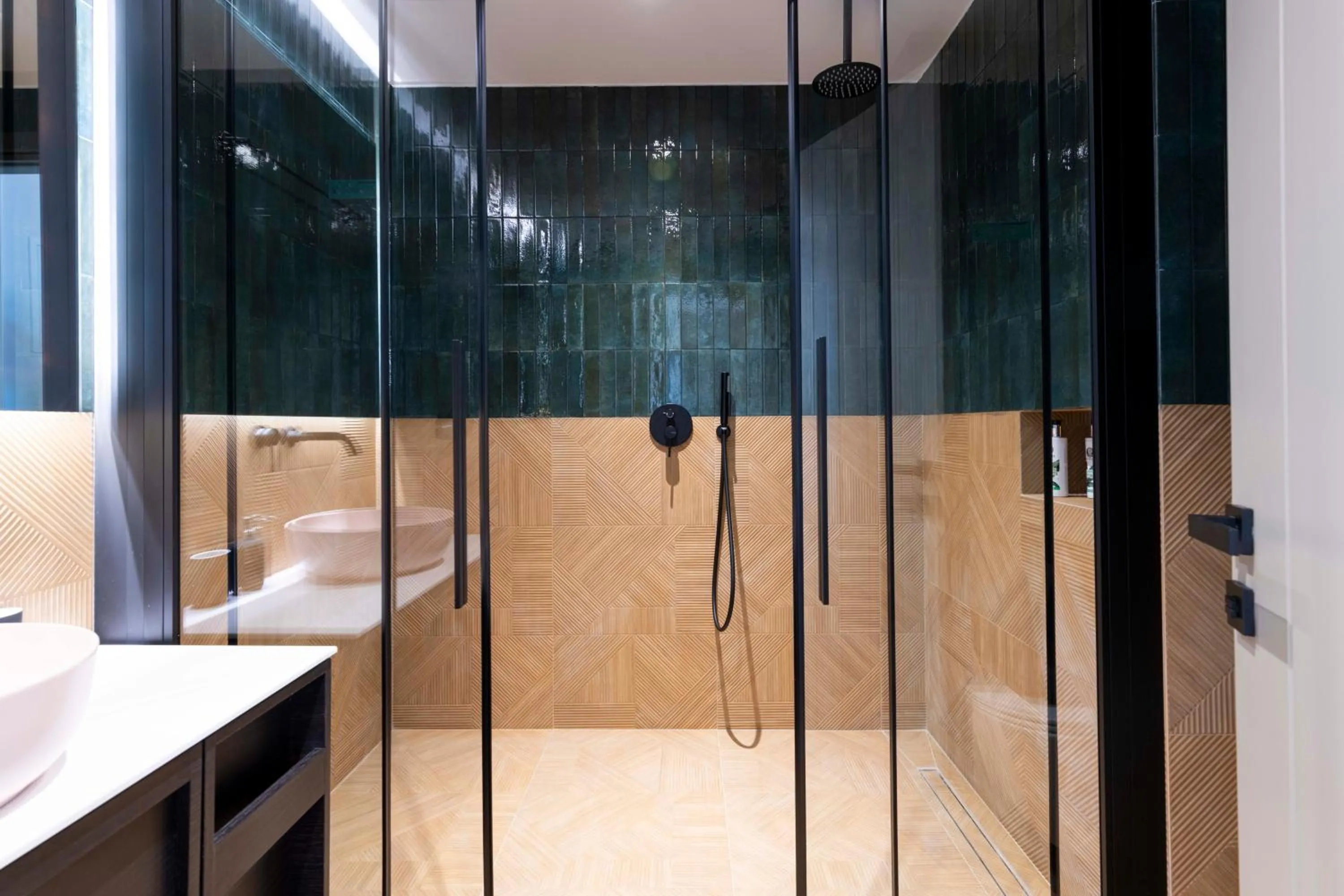 Shower in PAREA Athens