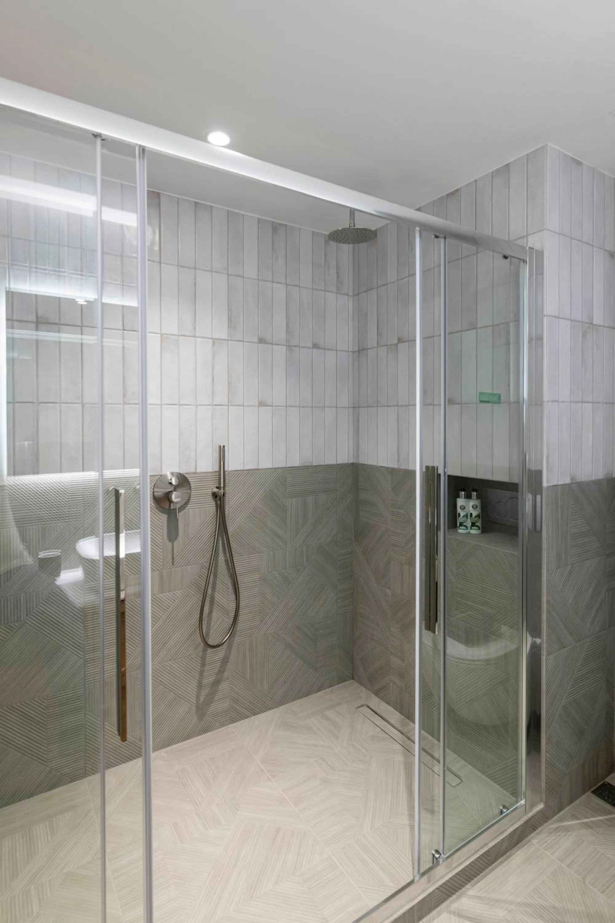 Shower in PAREA Athens