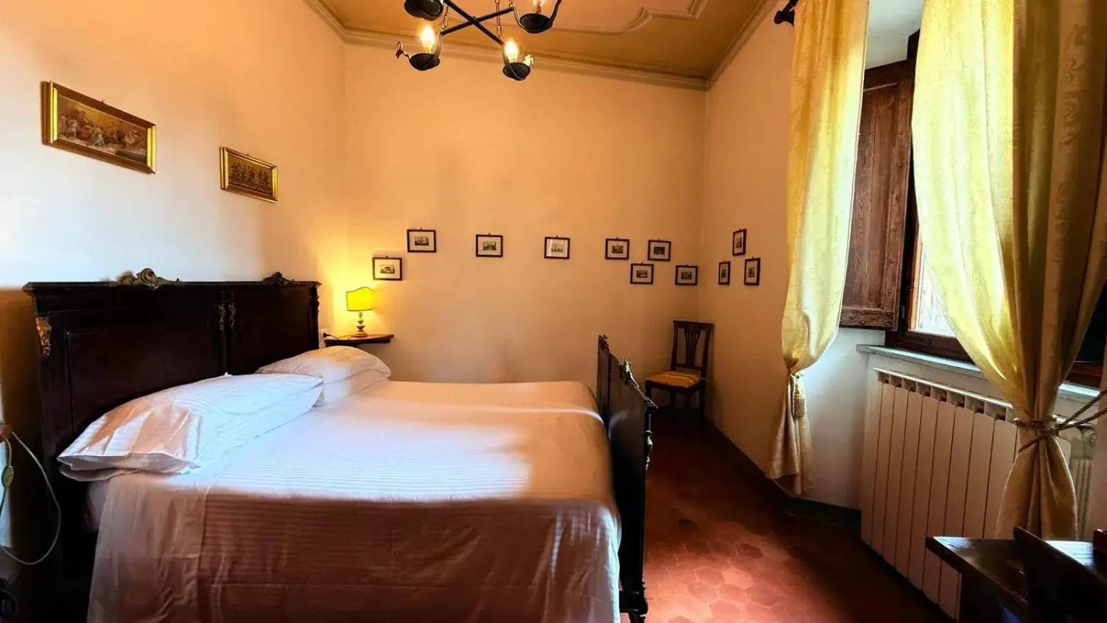 Economy Double Room in Castello Di Petroia Dimora d'Epoca Economy Double Room in Castello Di Petroia Dimora d'Epoca