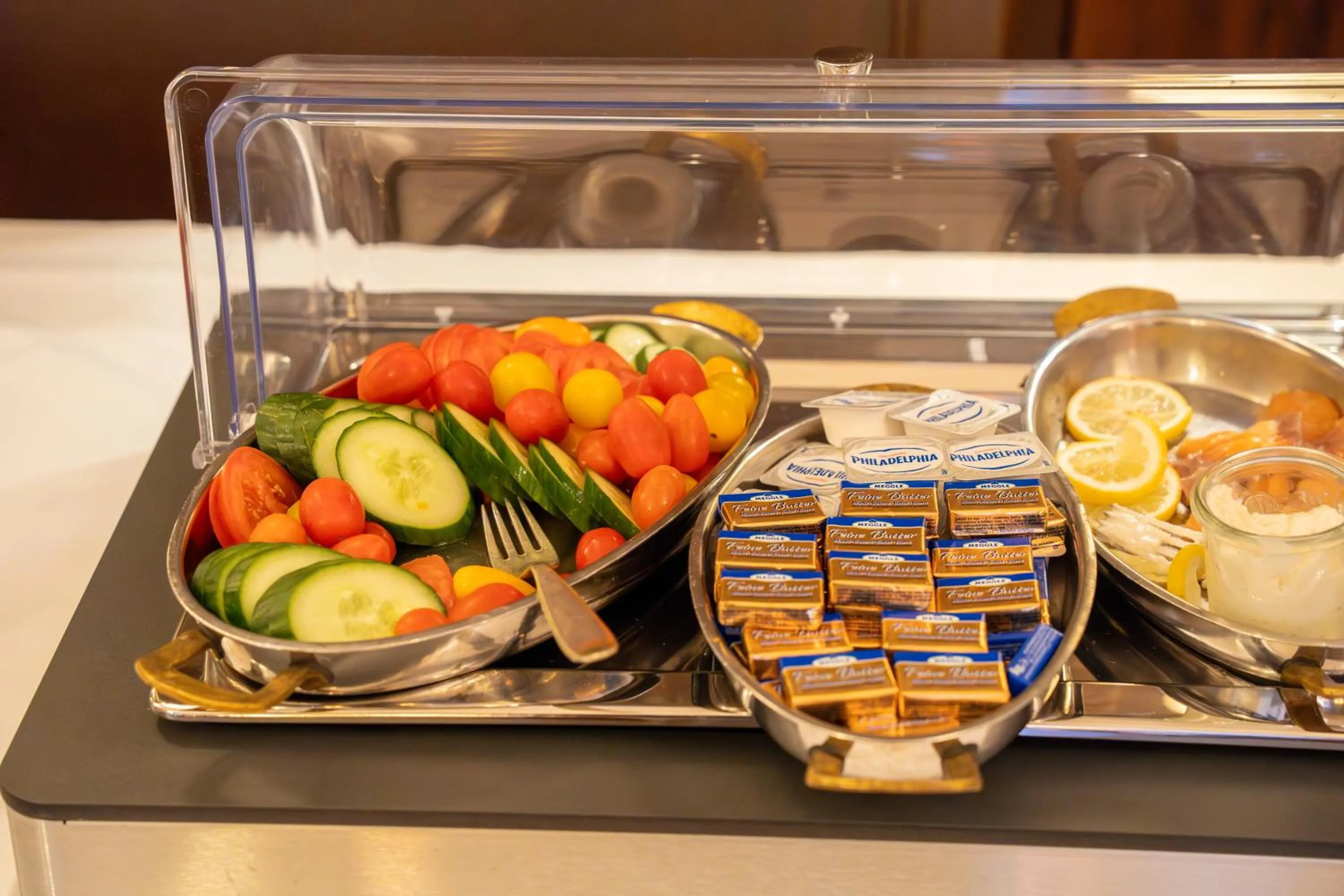 Buffet breakfast in Hotel zum Ritter