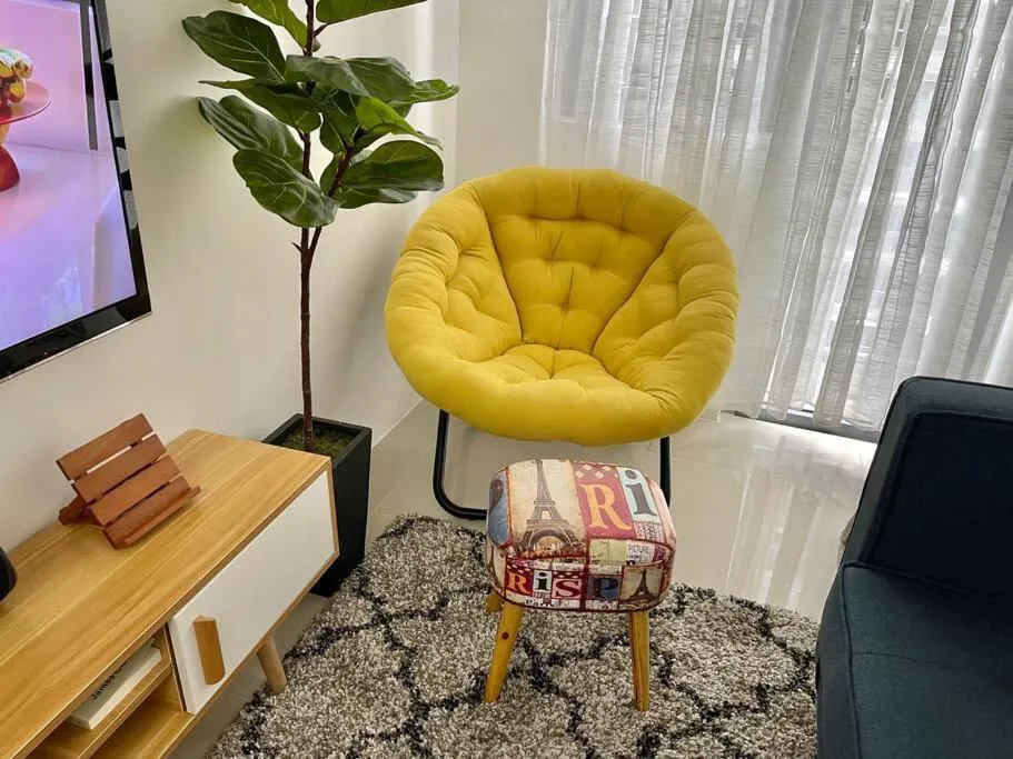 1BR Suite near Megamall, Boni & Shaw MRT Station