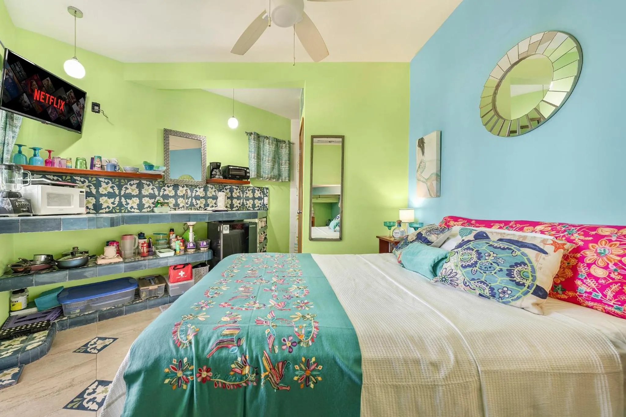 Bed in Casa Cielo Studio 1 with Tropical Garden Patio