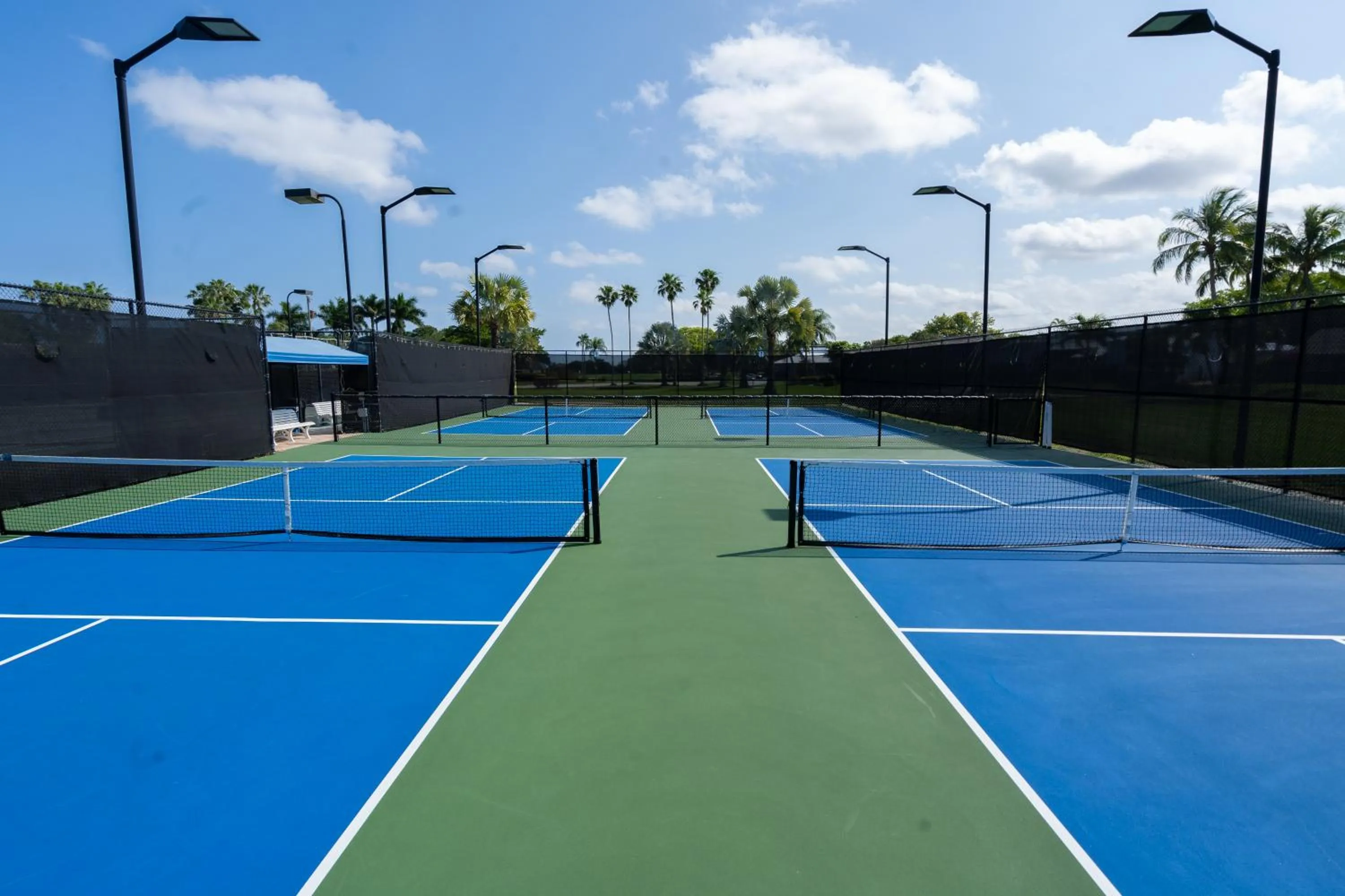Tennis court in The Seagate Hotel, Golf & Beach Club, Autograph Collection