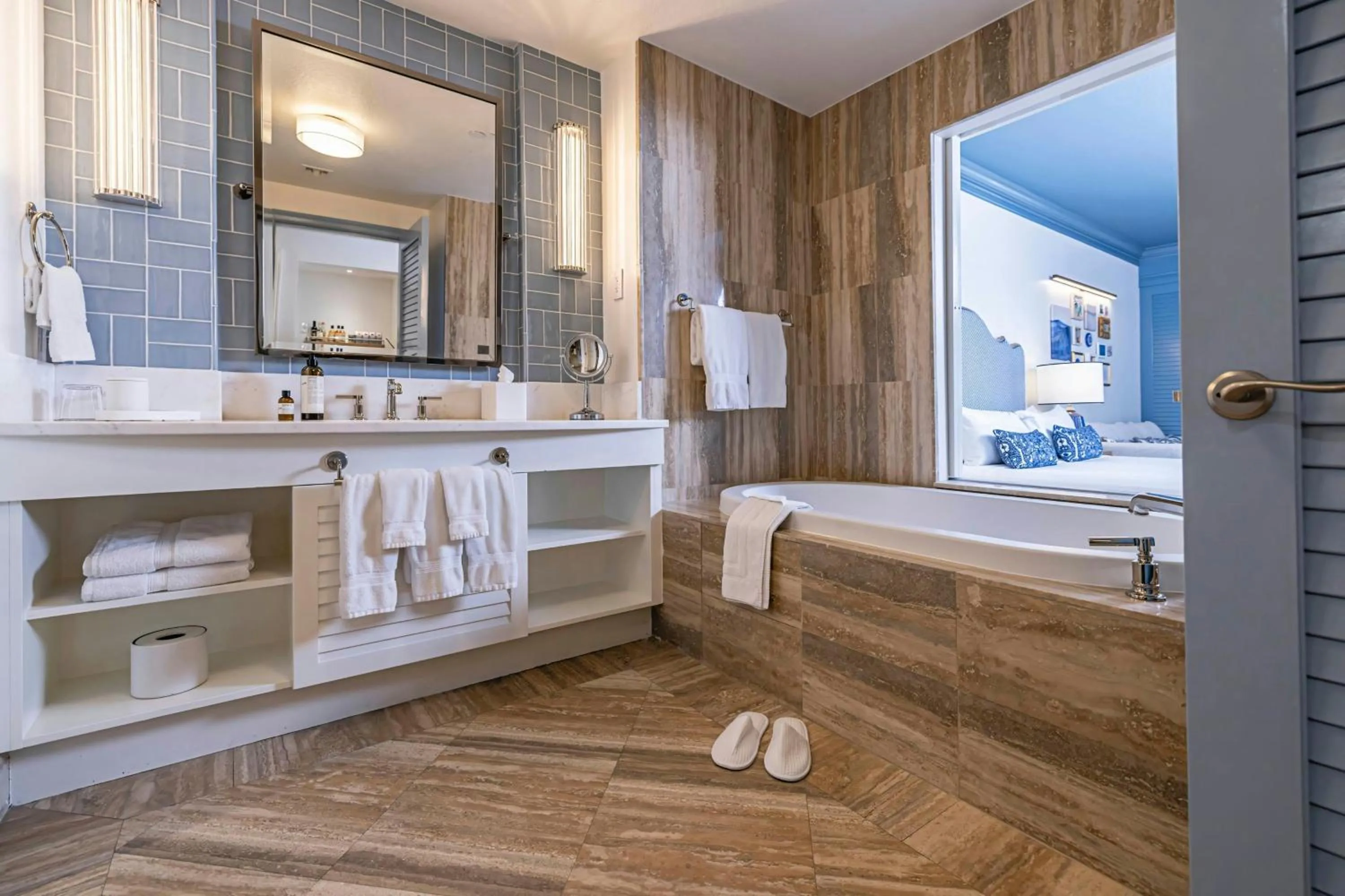 Bathroom, Bed in The Seagate Hotel, Golf & Beach Club, Autograph Collection