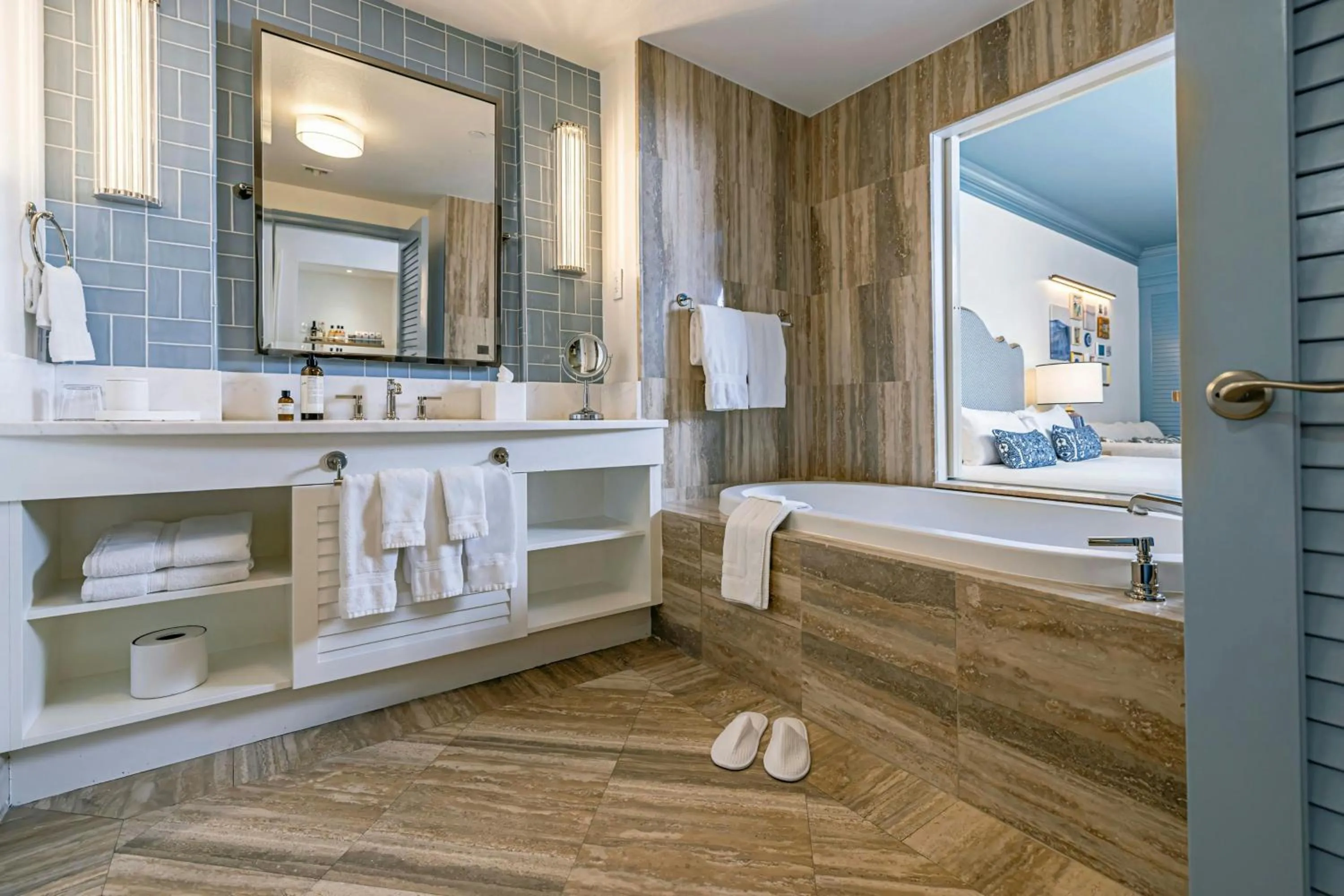 Bathroom, Bed in The Seagate Hotel, Golf & Beach Club, Autograph Collection