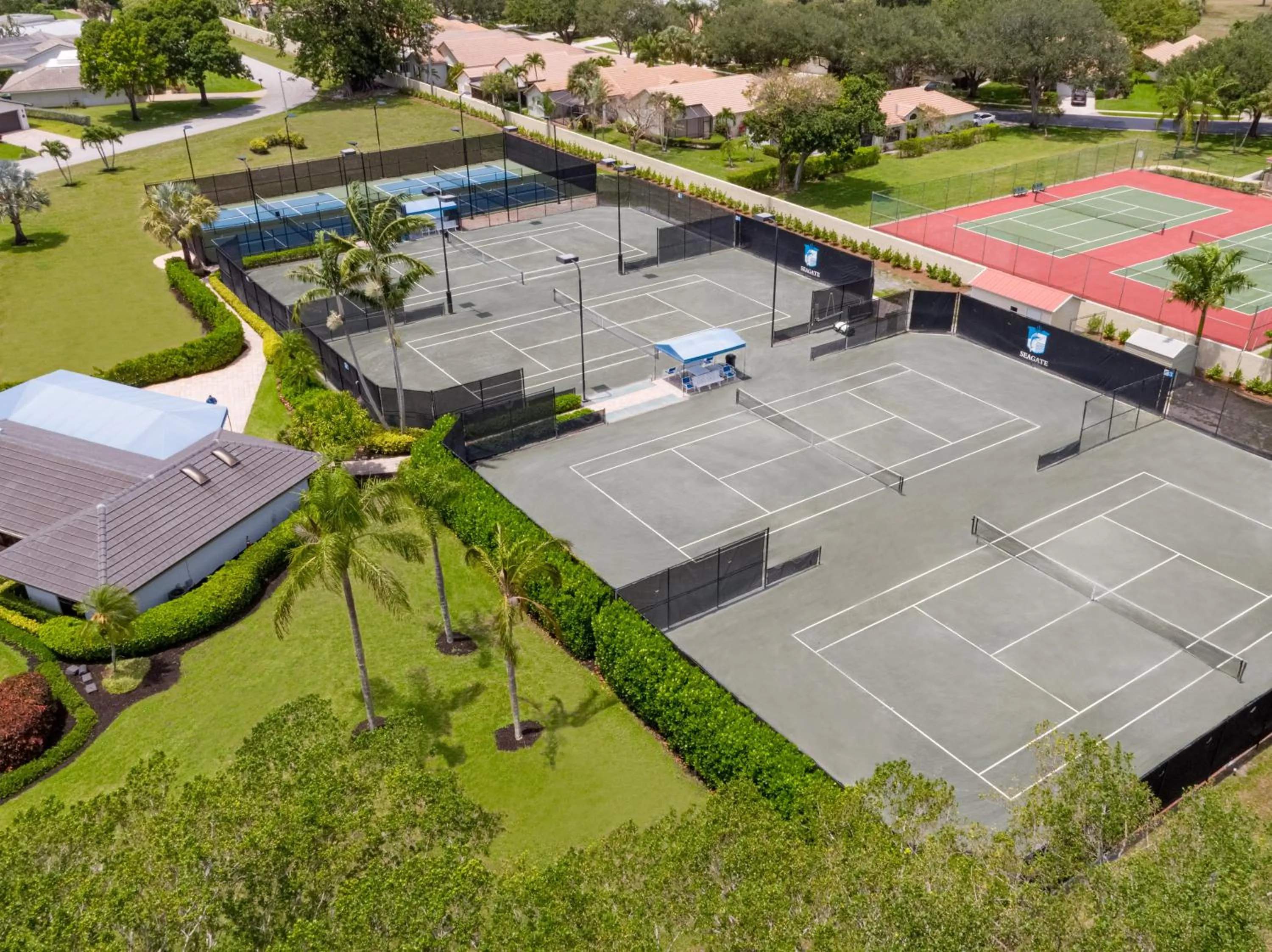 Tennis court in The Seagate Hotel, Golf & Beach Club, Autograph Collection