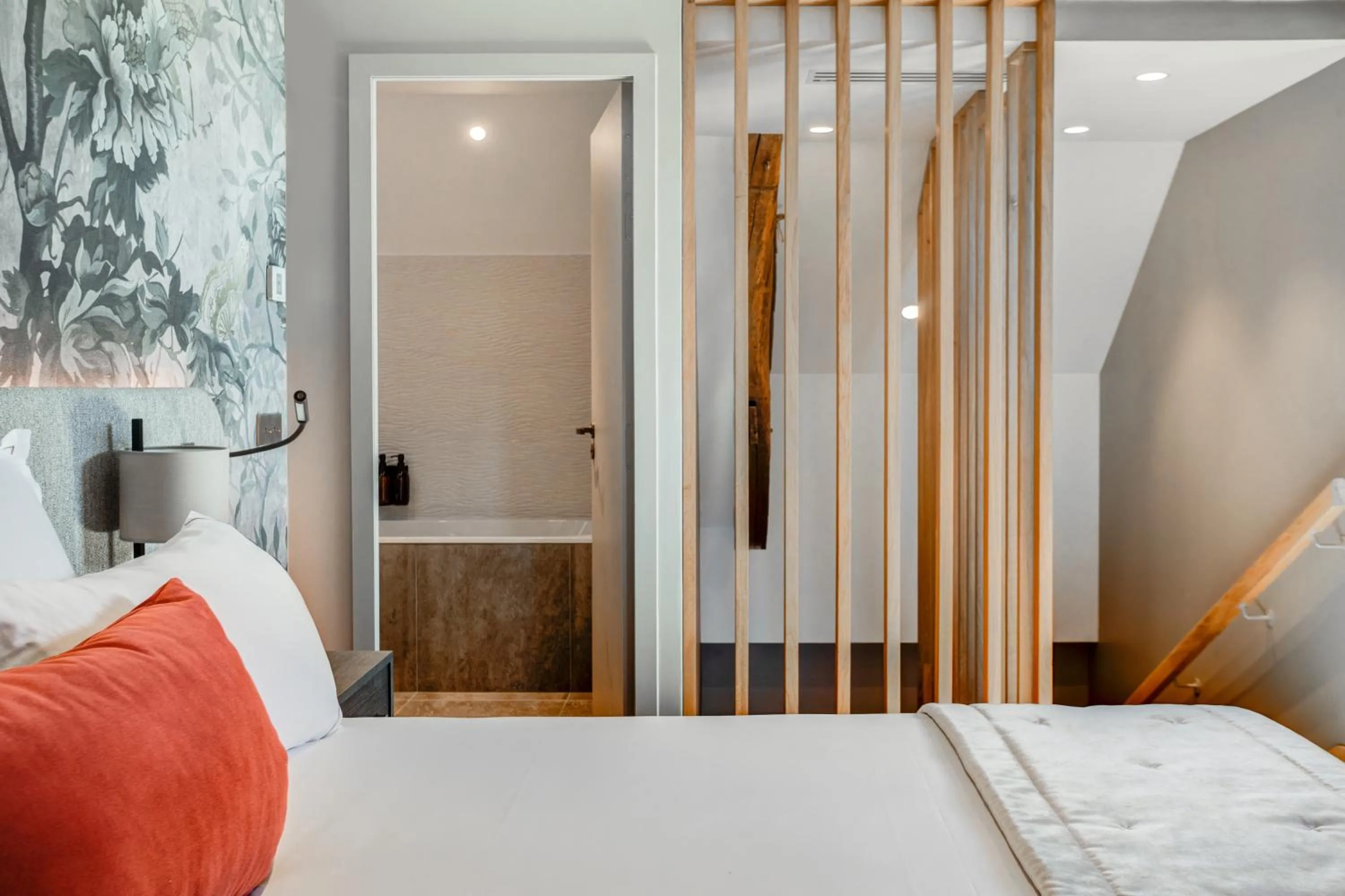 Bed in Fleur de Loire