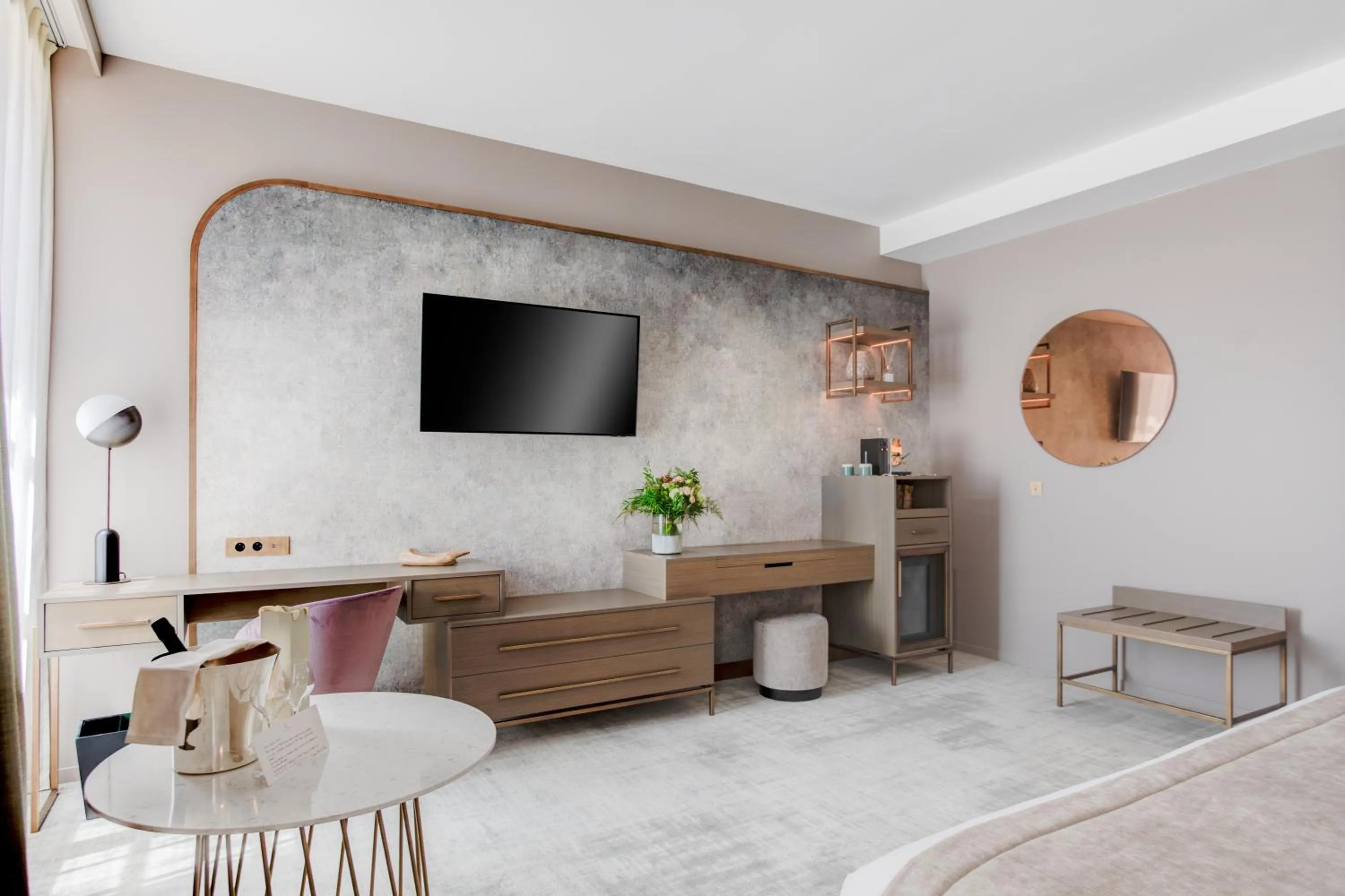 Communal lounge/ TV room, Bed in Fleur de Loire