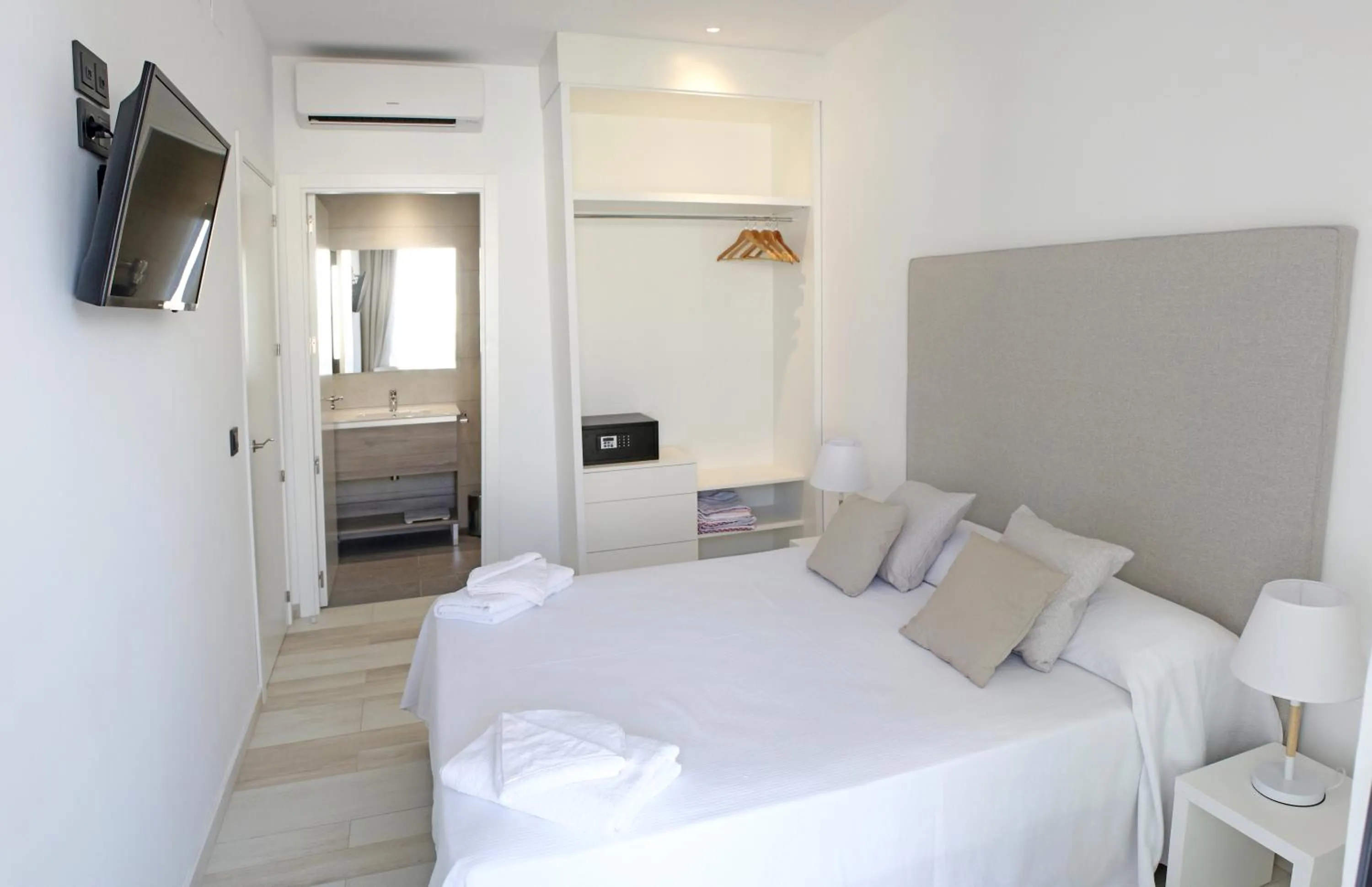 Photo of the whole room, Bed in AZAHAR BEACH Red Apartments & Spa