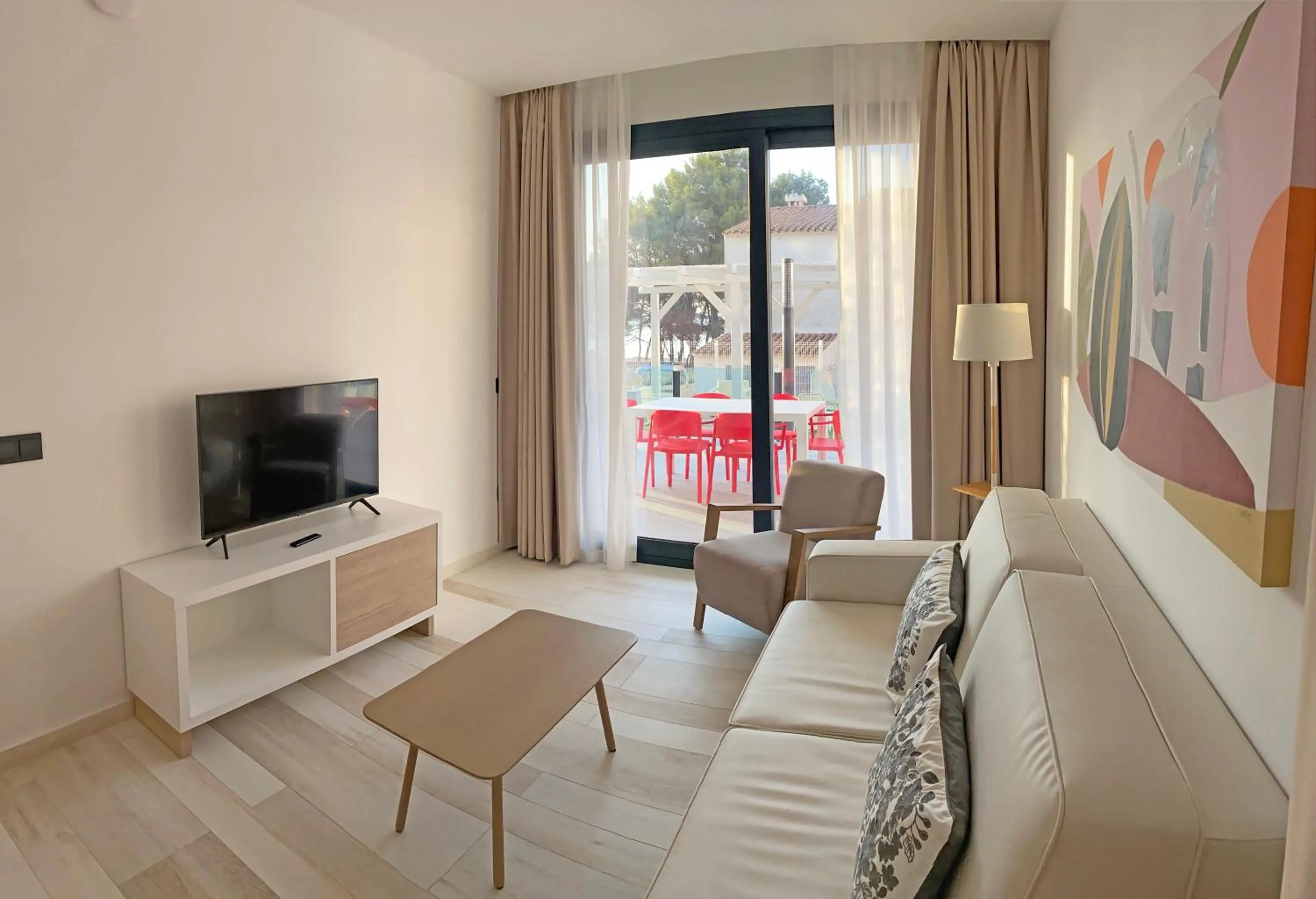 TV and multimedia in AZAHAR BEACH Red Apartments & Spa