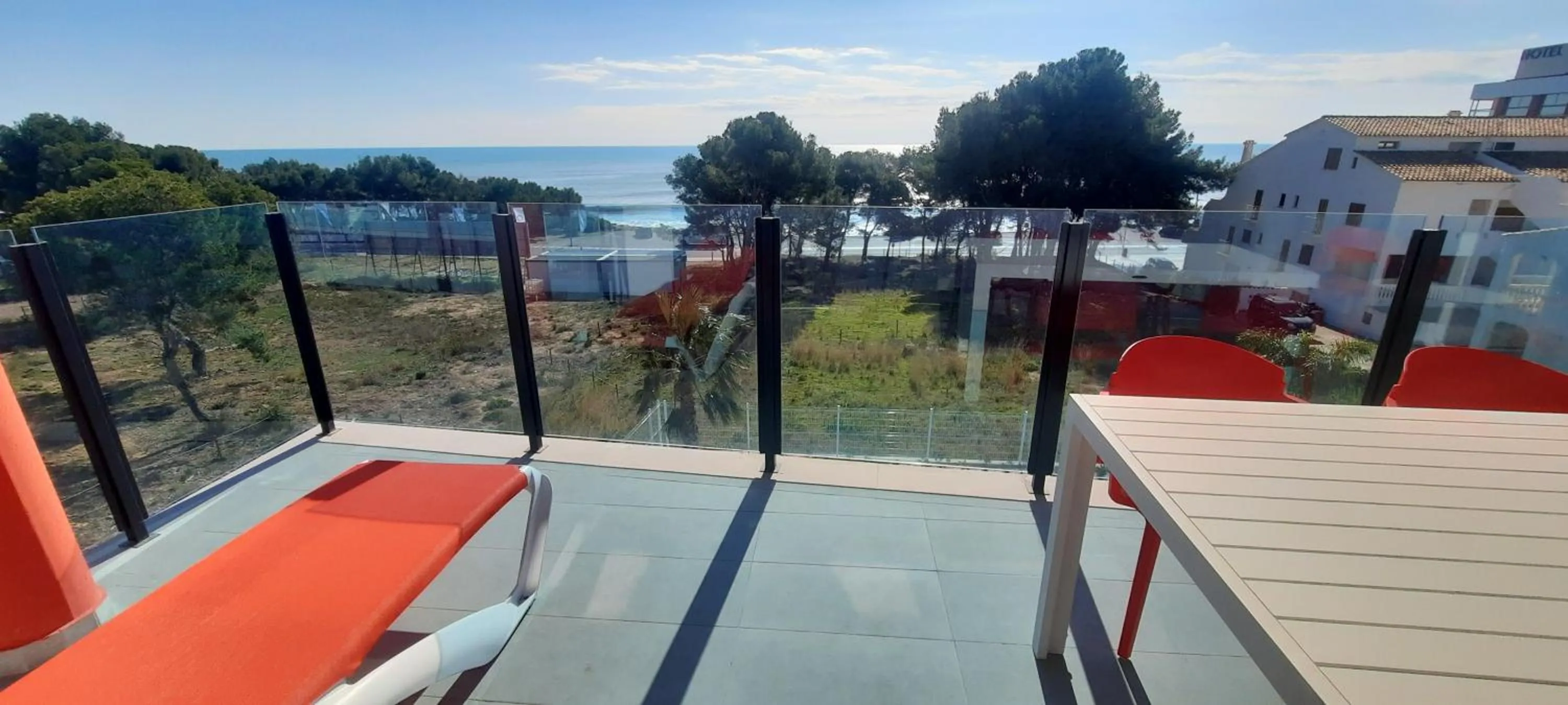 AZAHAR BEACH Red Apartments & Spa