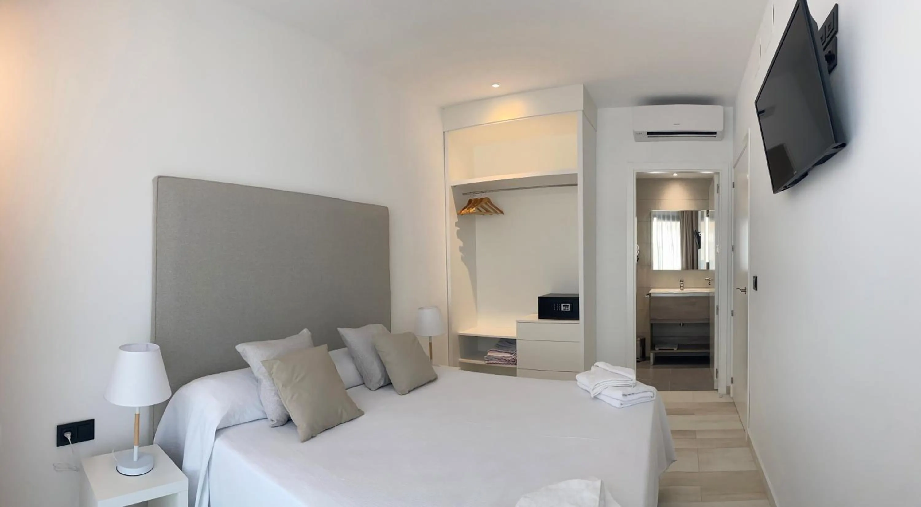 Bed in AZAHAR BEACH Red Apartments & Spa