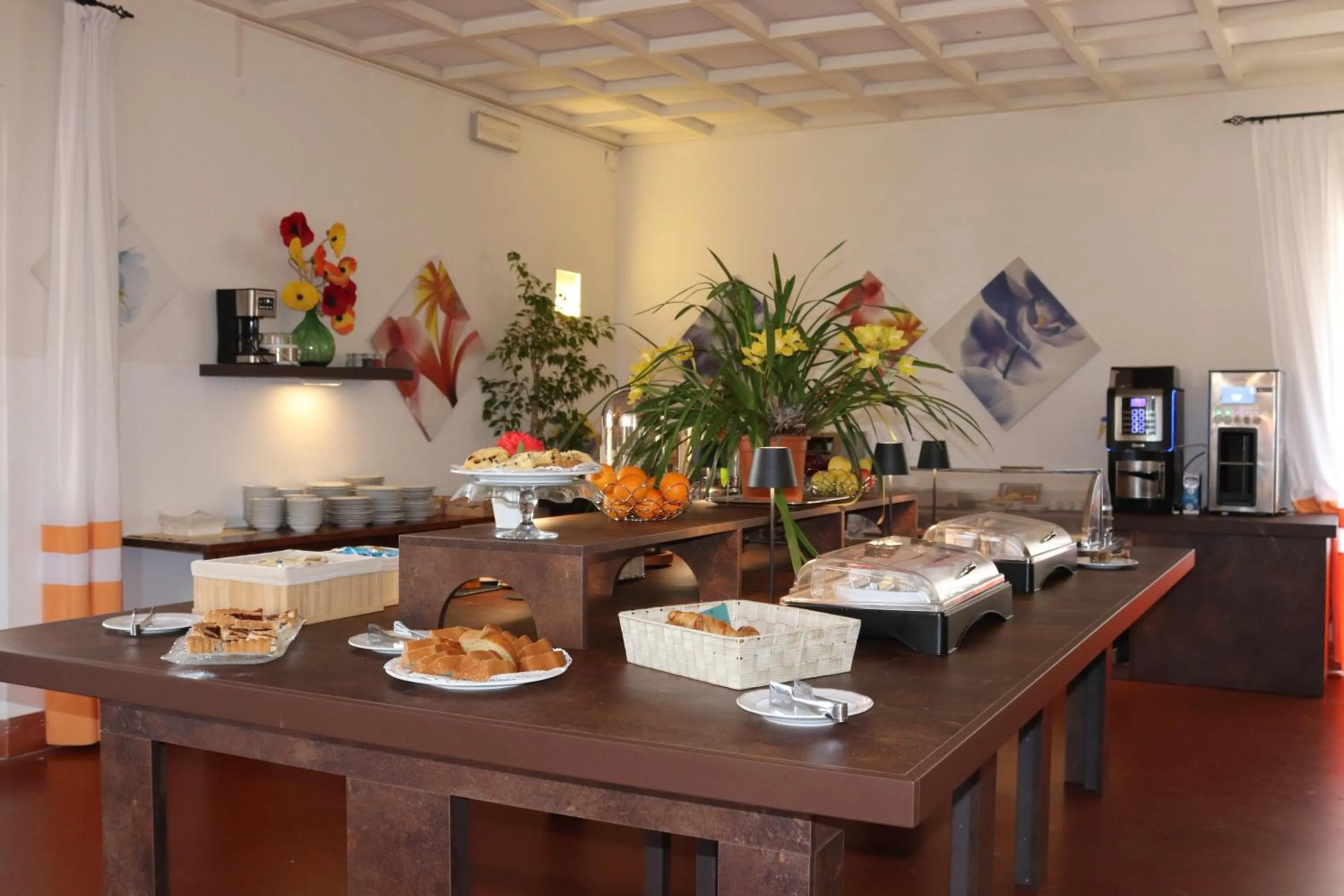 Restaurant/places to eat in Hotel Le Renaie