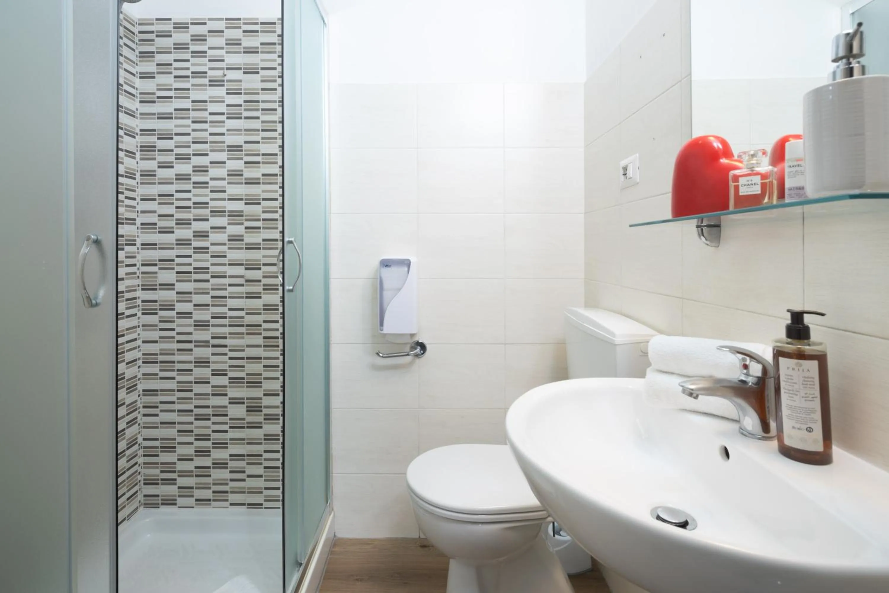 Shower in Hotel Jolì