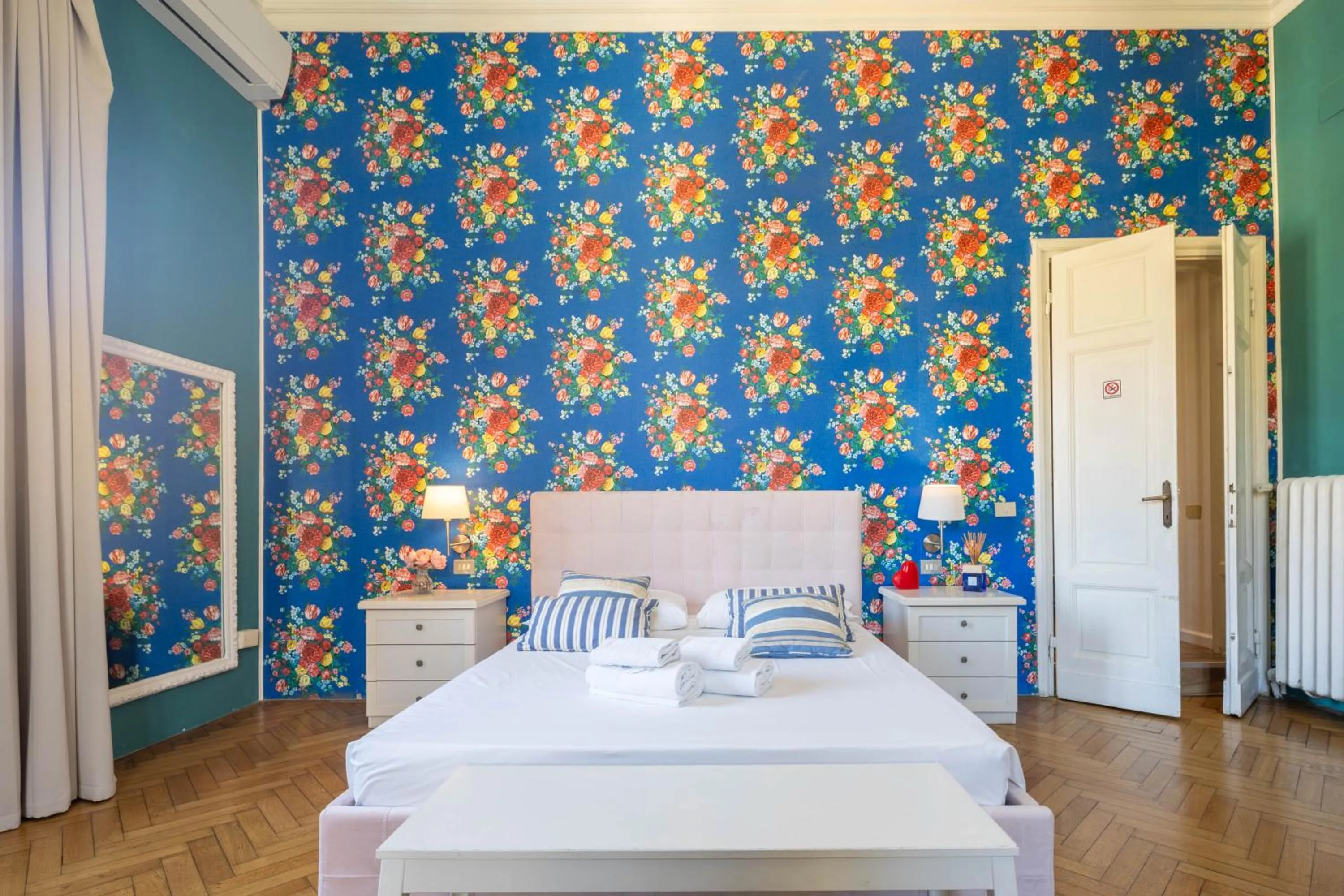 Photo of the whole room, Bed in Hotel Jolì