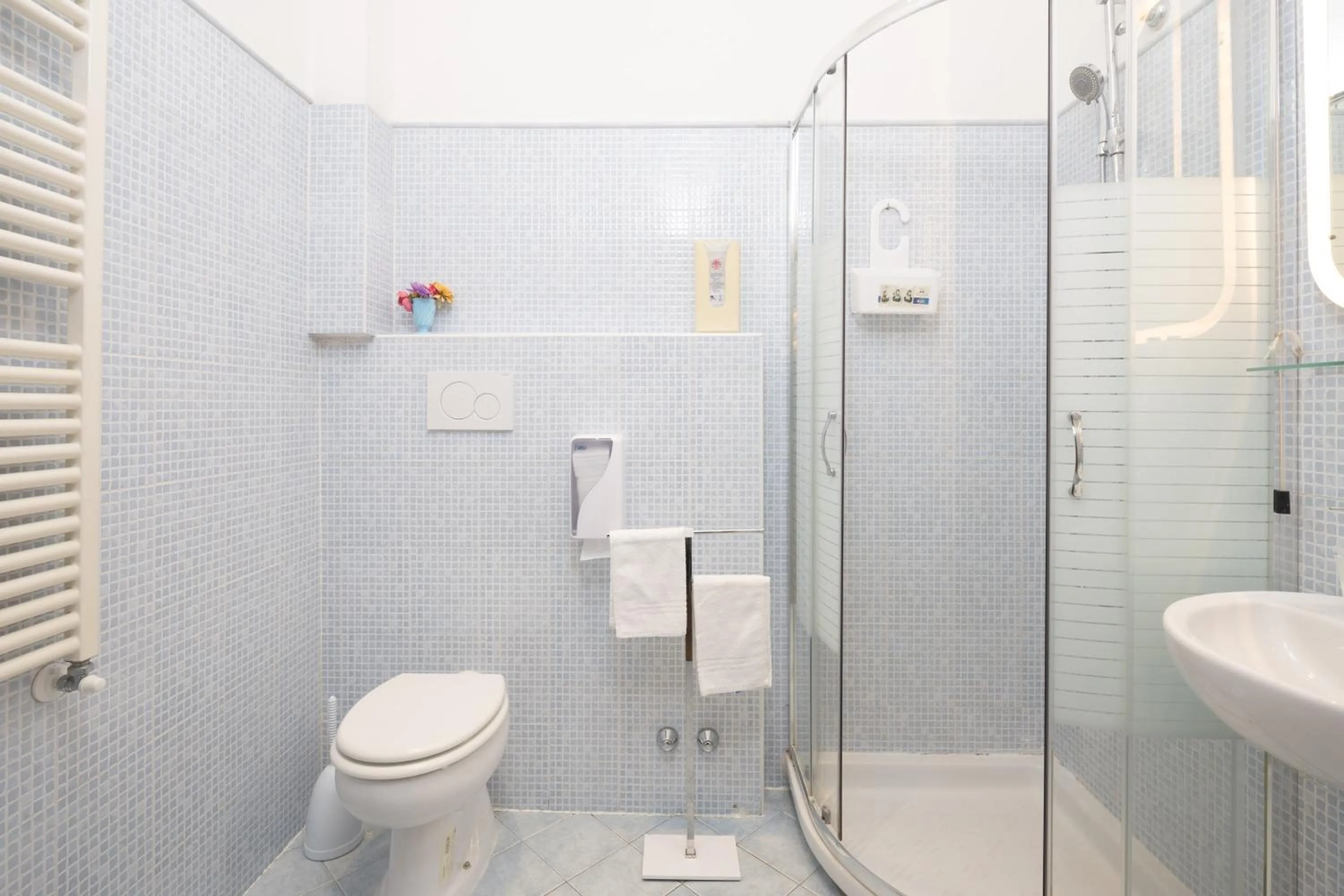 Shower in Hotel Jolì