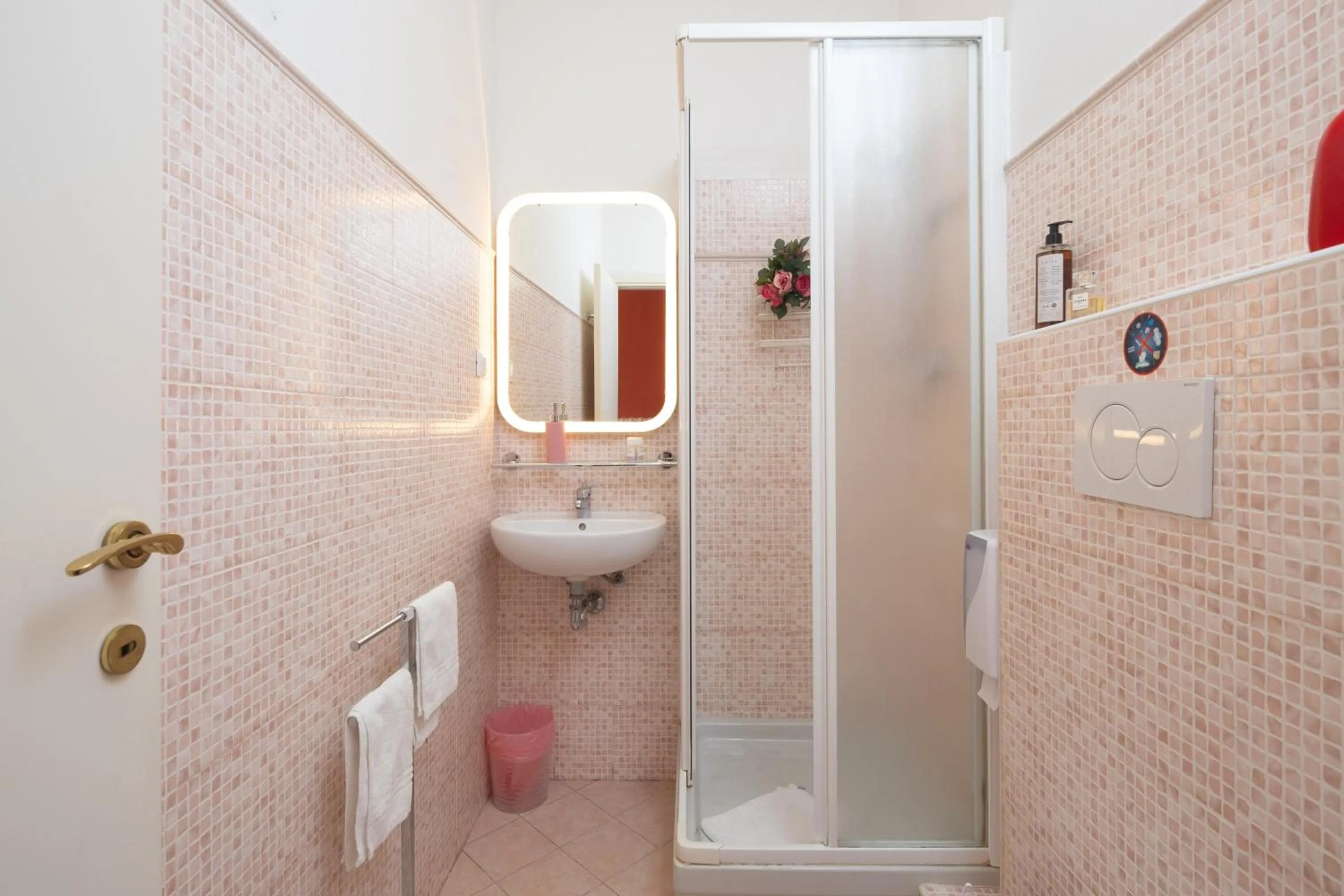 Shower in Hotel Jolì