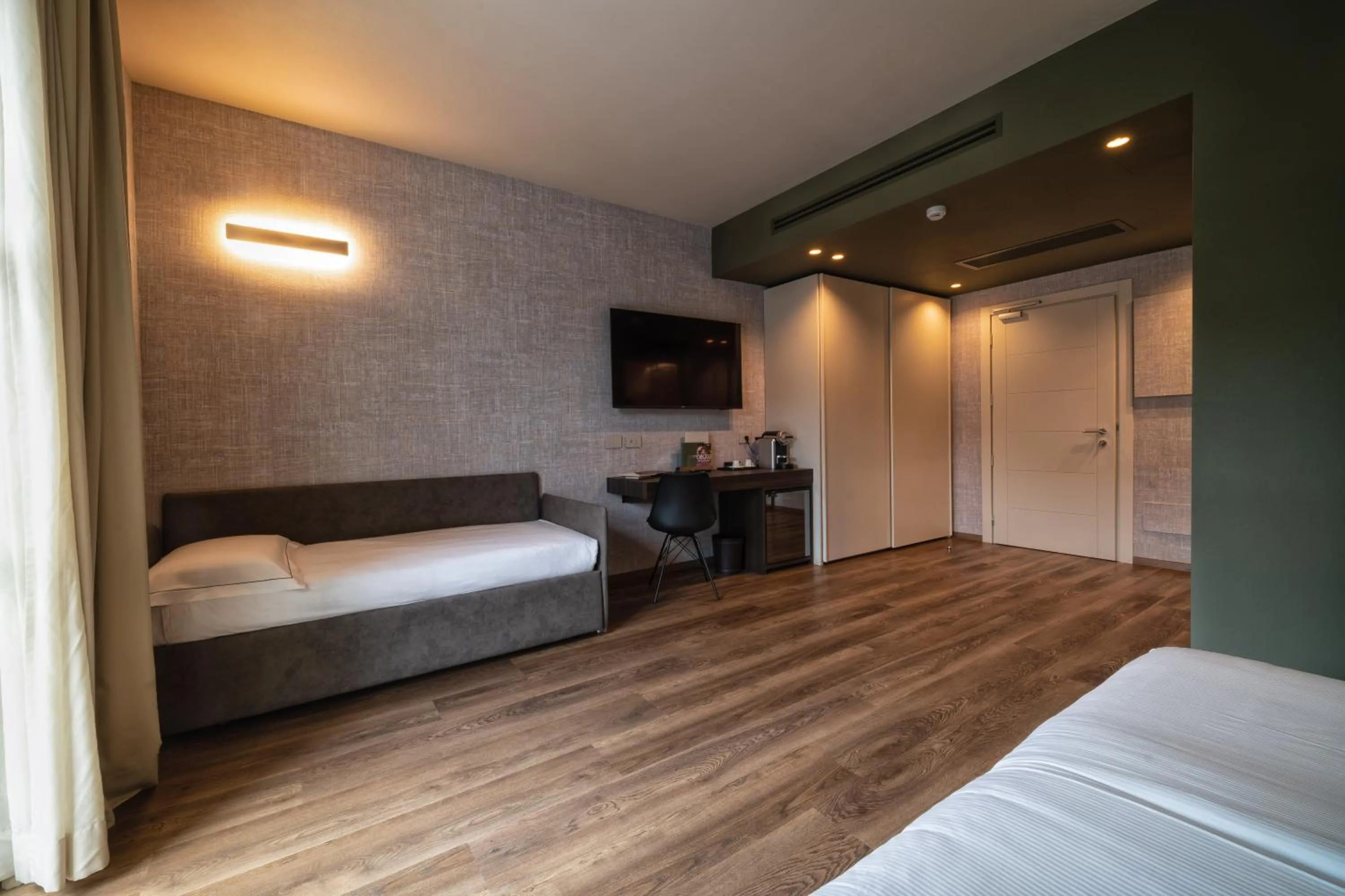 Photo of the whole room, Bed in Phi Hotel Piajo