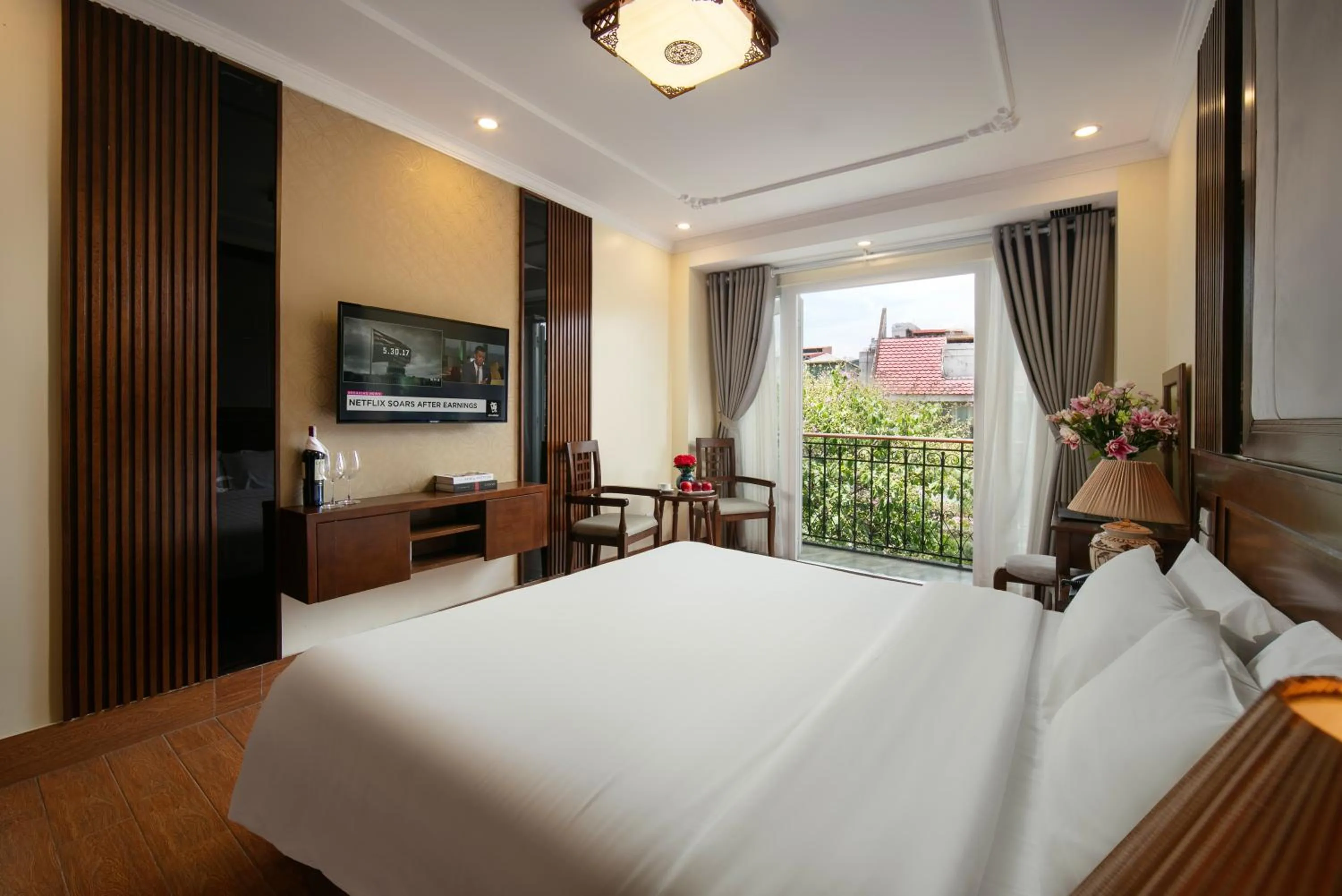 TV and multimedia, Bed in The West Hotel & Spa