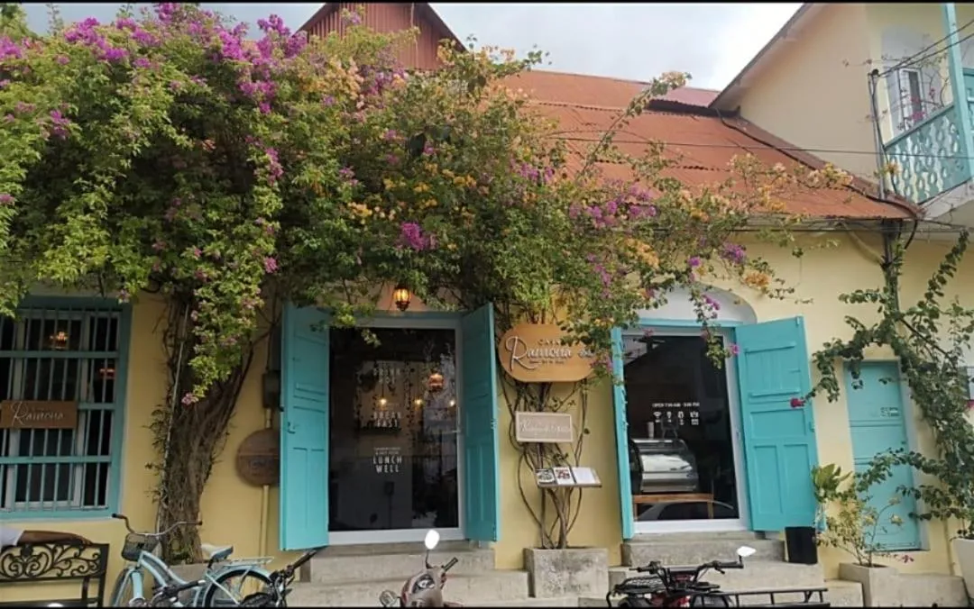 Restaurant/places to eat in Casa Ramona