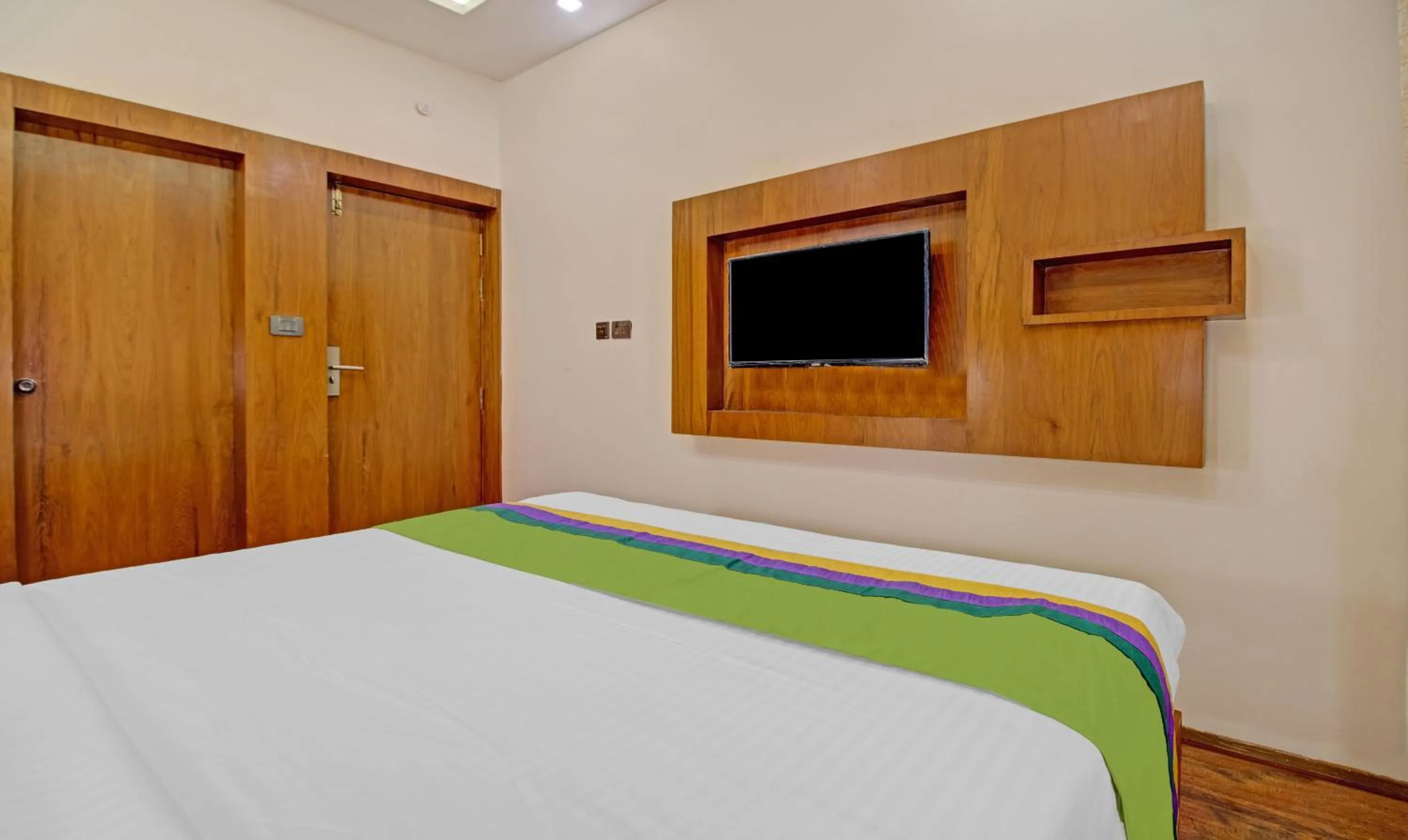 Bedroom, Bed in Treebo White Inn