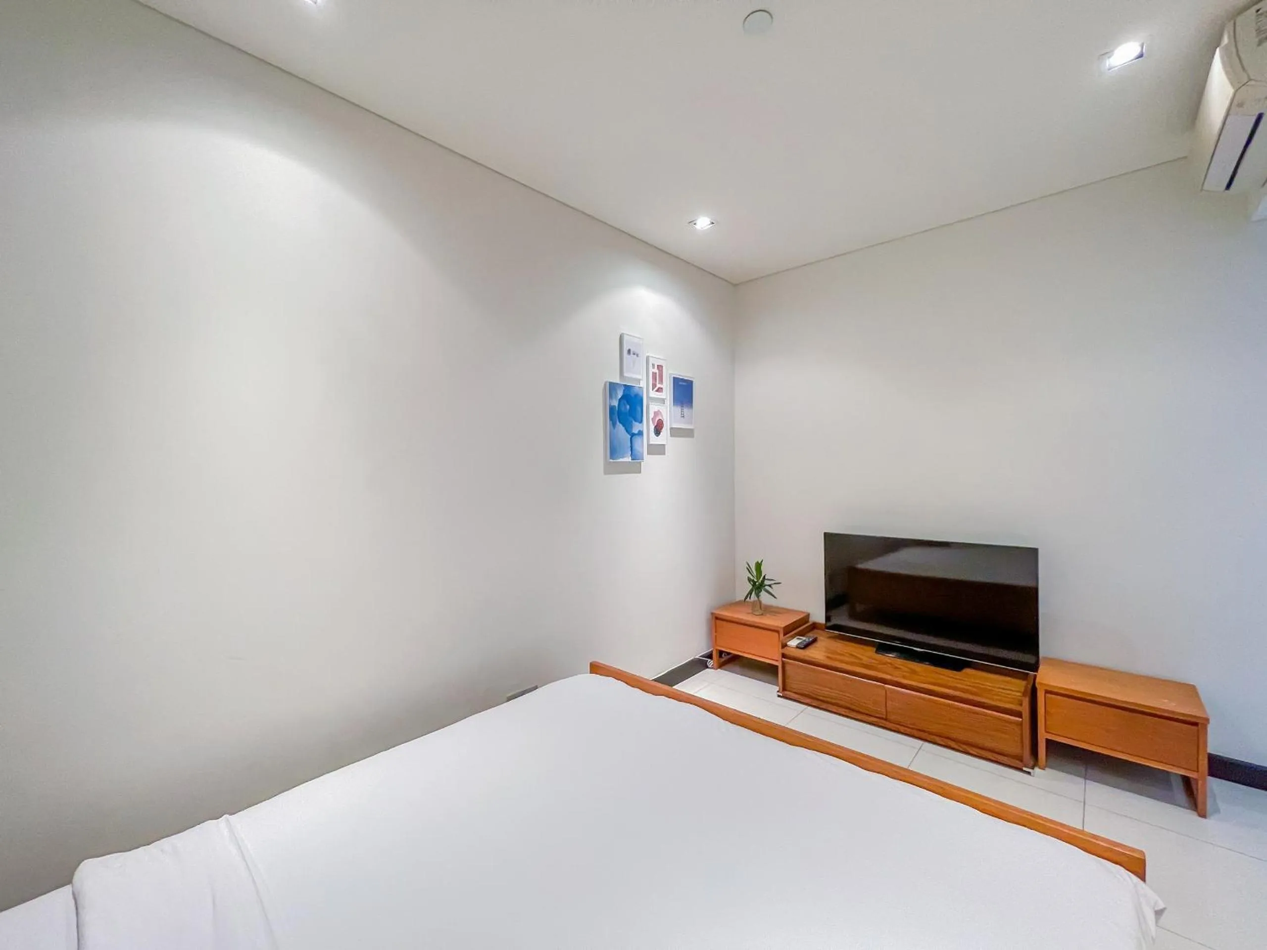 TV and multimedia, Bed in The Sea Luxury Nha Trang Apartment